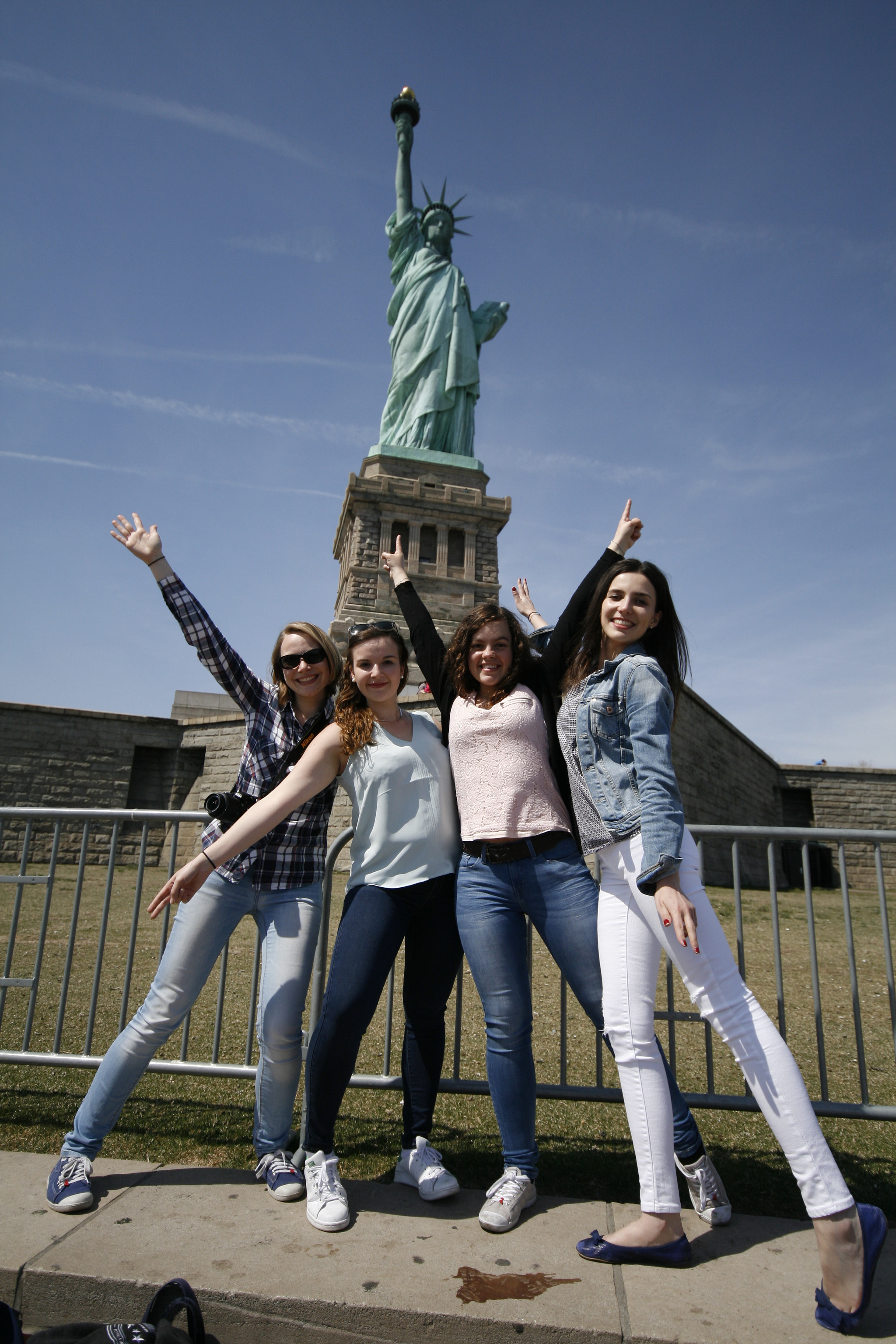 Canon EOS 400D (EOS Digital Rebel XTi / EOS Kiss Digital X) sample photo. Statue of liberty with fipettes team :p photography