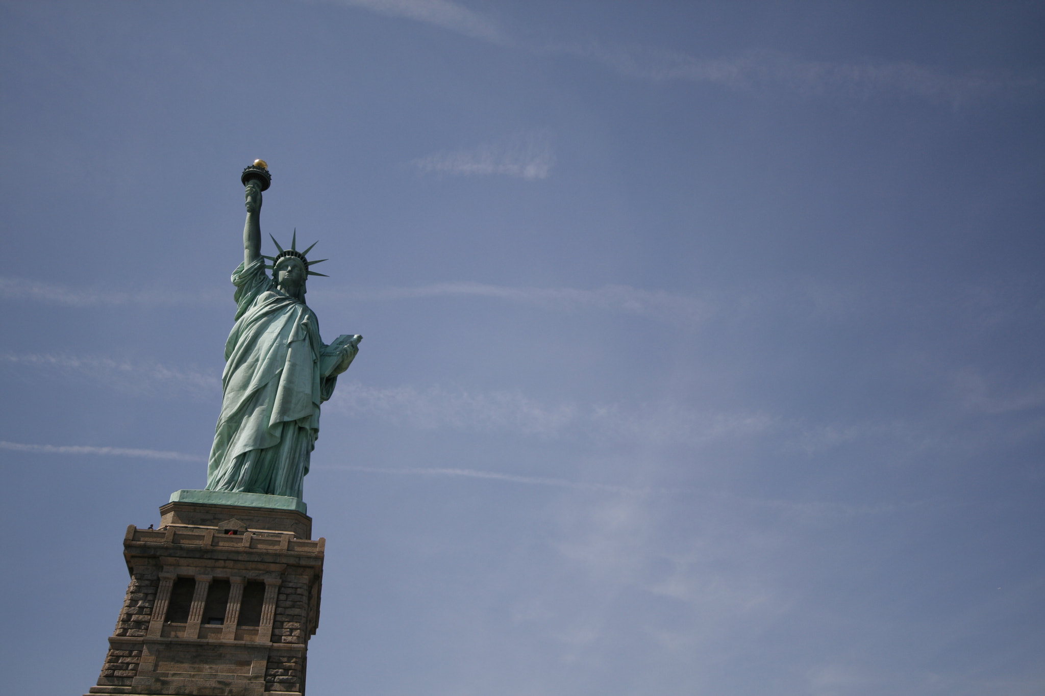 Canon EOS 400D (EOS Digital Rebel XTi / EOS Kiss Digital X) sample photo. Statue of liberty photography