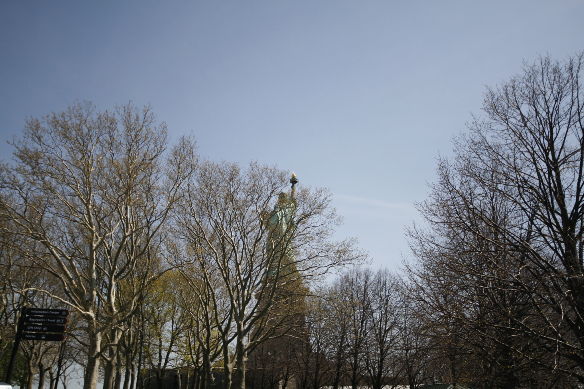 Canon EOS 400D (EOS Digital Rebel XTi / EOS Kiss Digital X) sample photo. Statue of liberty photography