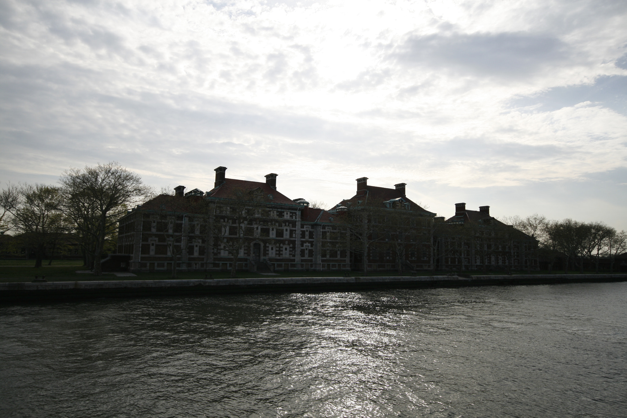 Canon EOS 400D (EOS Digital Rebel XTi / EOS Kiss Digital X) sample photo. Ellis island photography