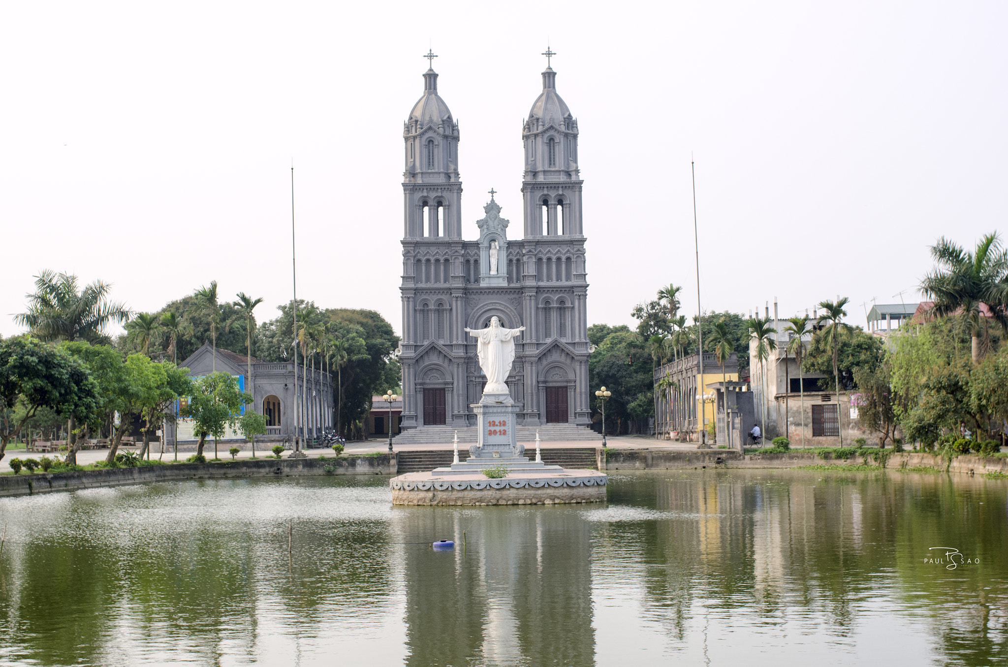 Nikon D7000 + AF Nikkor 35mm f/2 sample photo. Nhà thờ bút Đông photography