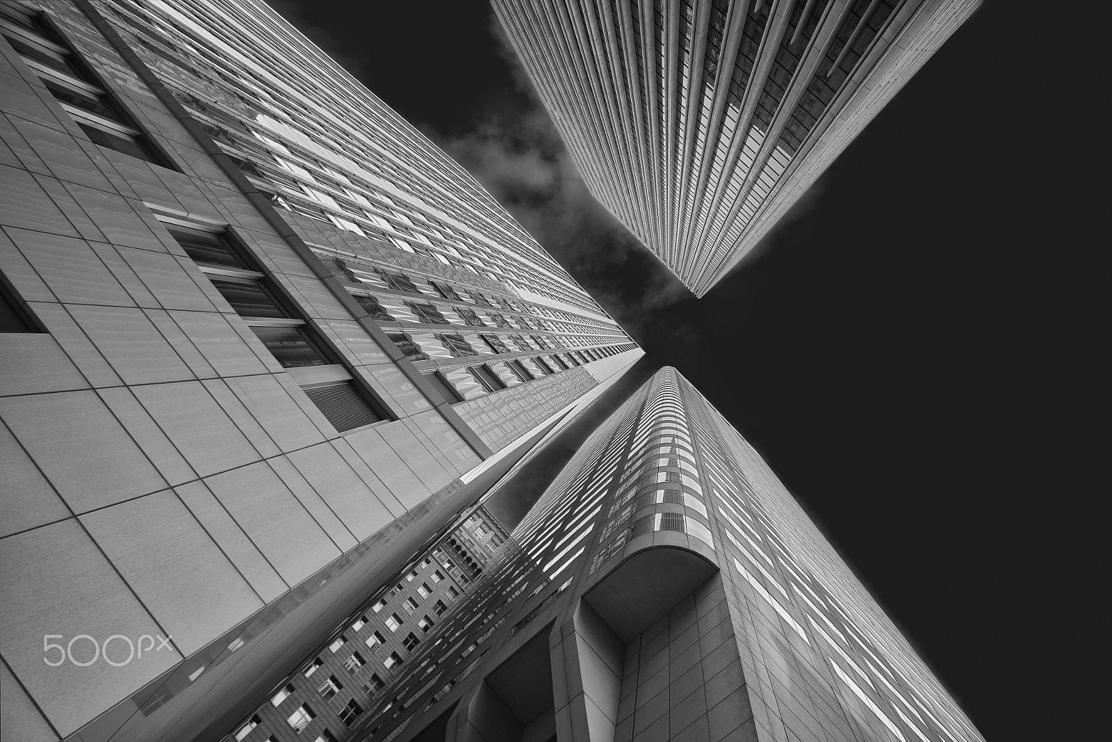 Sony a7R II + 16-35mm F2.8 G SSM II sample photo. San francisco high-rise b/w photography