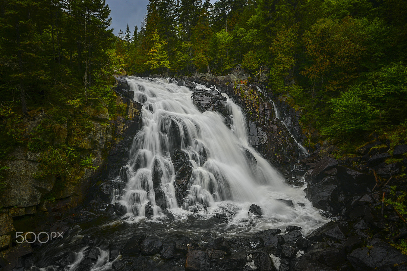 Nikon AF-S Nikkor 17-35mm F2.8D ED-IF sample photo. Chute du diable, mont tremblant national park, can photography