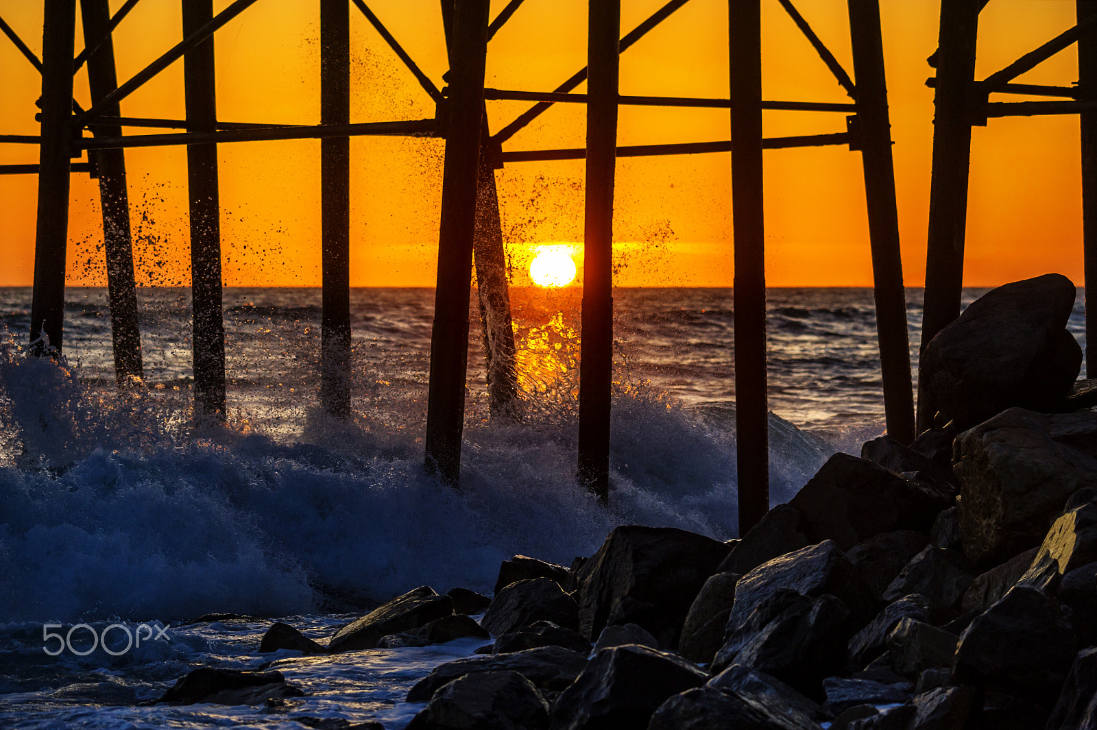Nikon D3S sample photo. Waves crash at the oceanside pier - april 21, 2016 photography
