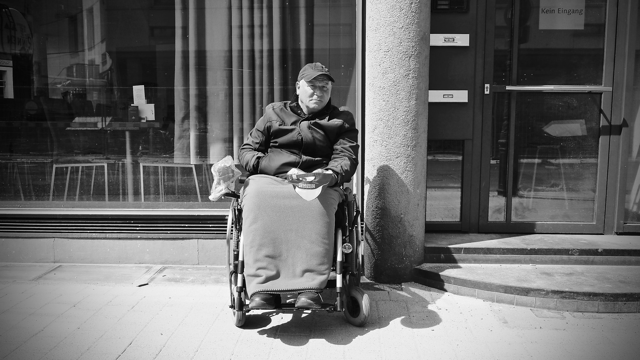Olympus OM-D E-M10 + Panasonic Lumix G 14mm F2.5 ASPH sample photo. Poor man photography