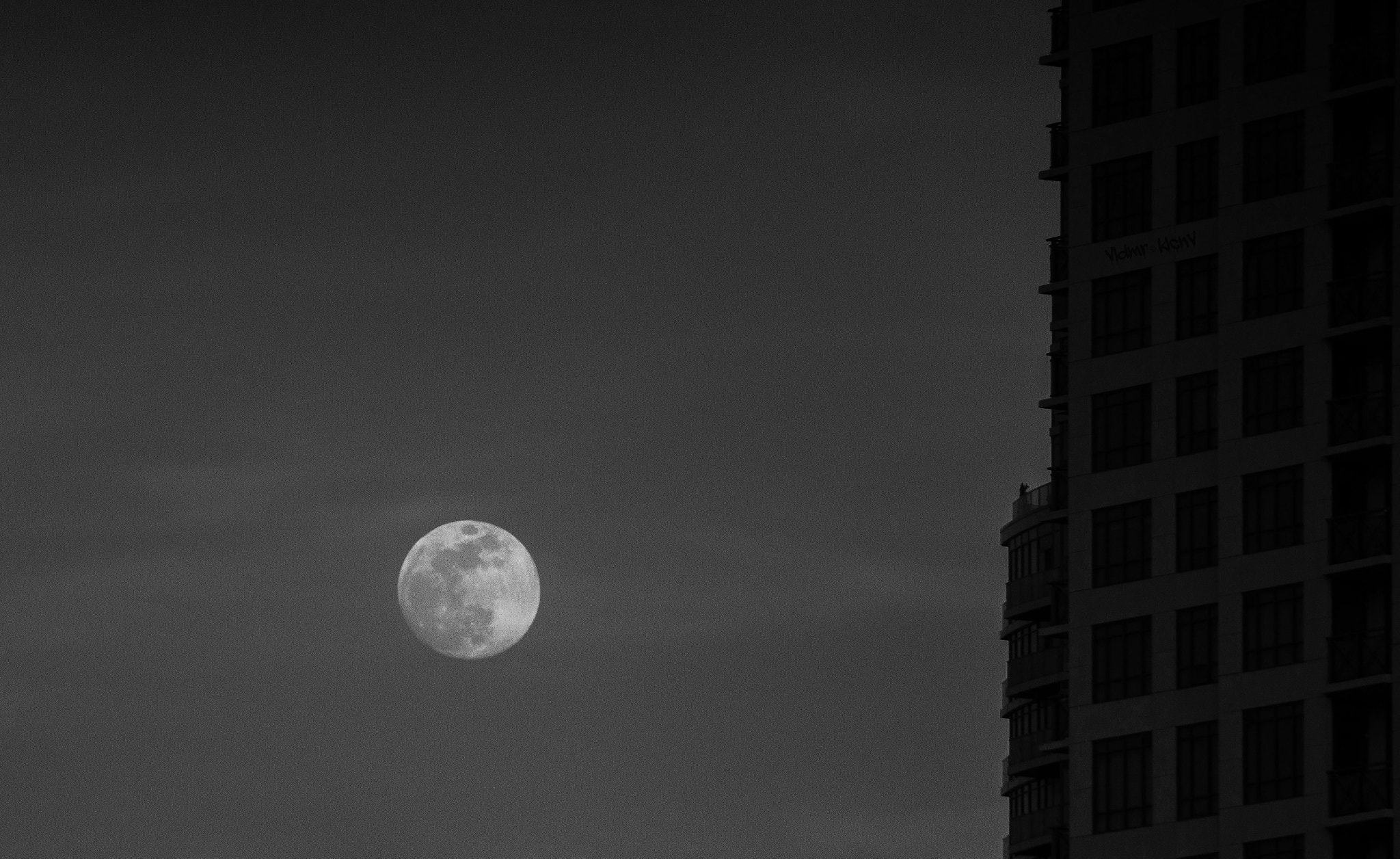Sony a6000 + Canon EF 75-300mm f/4-5.6 USM sample photo. The moon photography