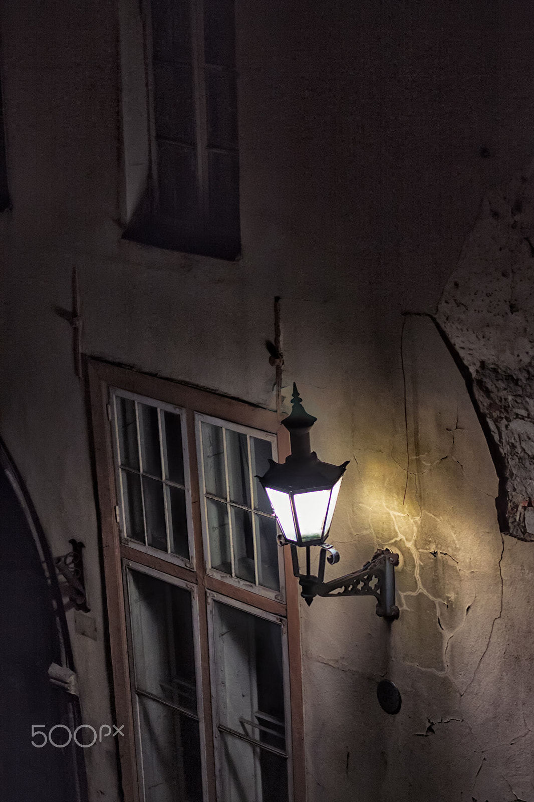 Canon EOS 50D + Canon EF 70-210mm f/4 sample photo. Old lantern on the wall photography