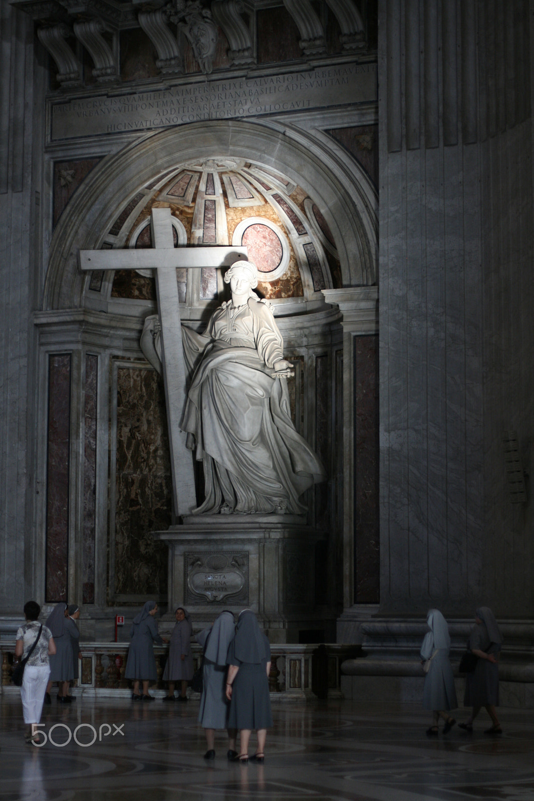 Canon EOS 400D (EOS Digital Rebel XTi / EOS Kiss Digital X) sample photo. Vatican statue photography
