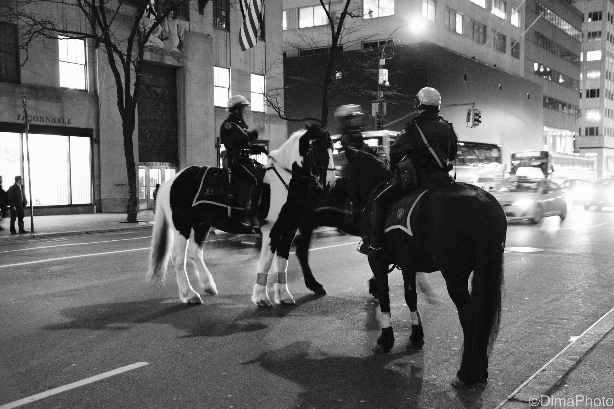 Canon EOS 7D + Canon EF-S 15-85mm F3.5-5.6 IS USM sample photo. Newyork policemen and horses.  photography