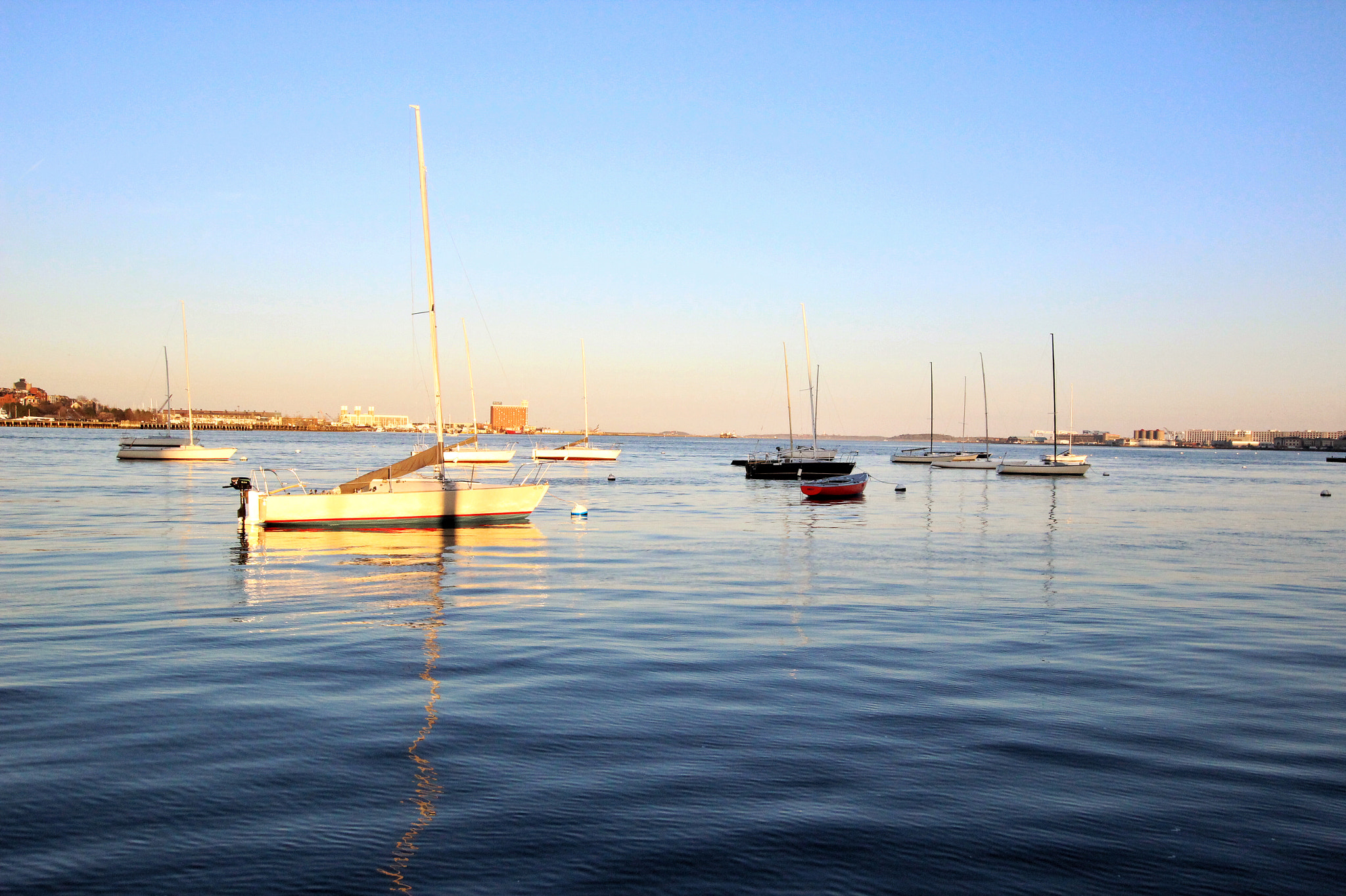 Canon EOS 600D (Rebel EOS T3i / EOS Kiss X5) + Sigma 10-20mm F3.5 EX DC HSM sample photo. Last rays of sunlight on boston harbor ~ photography