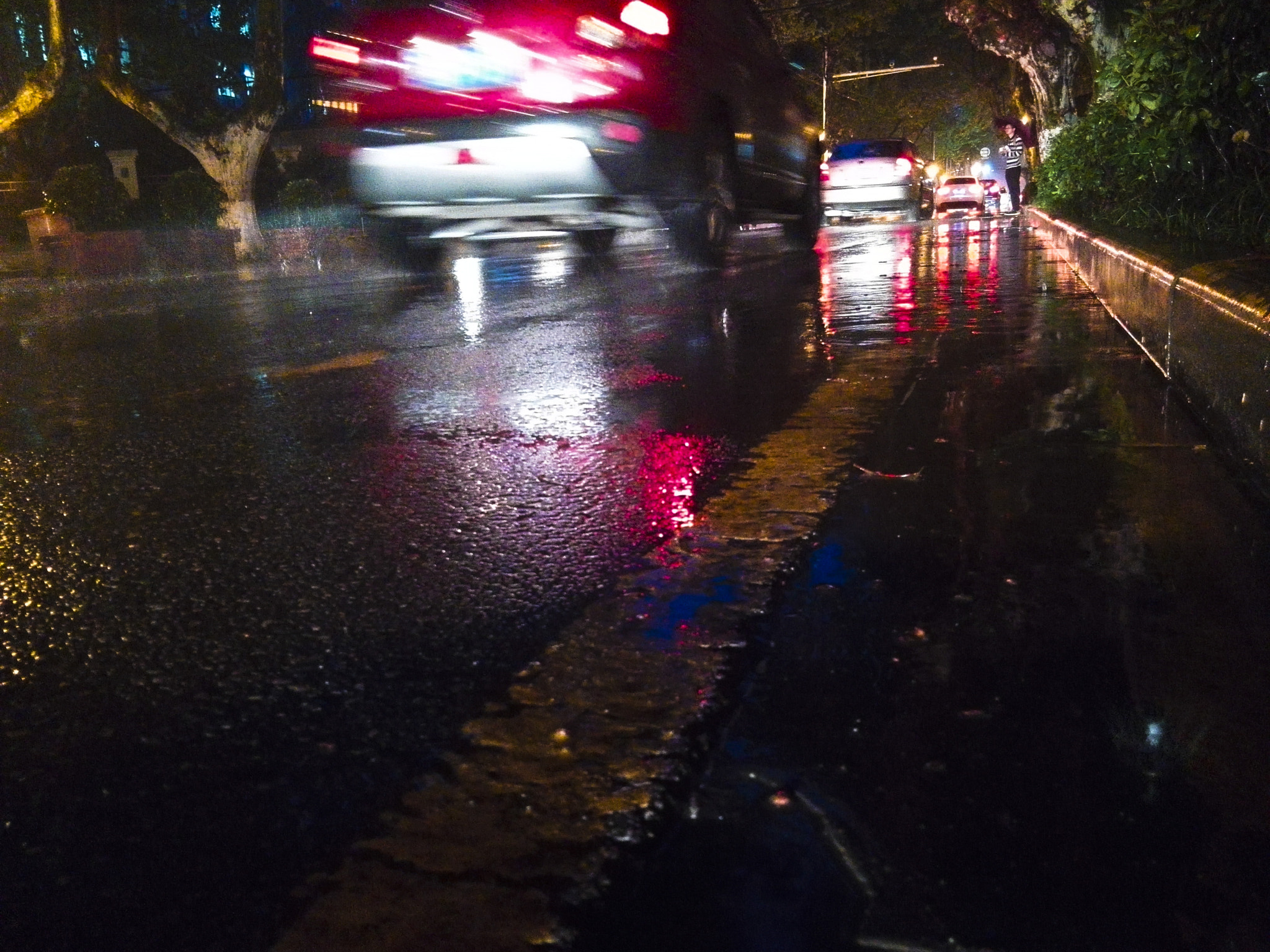 HUAWEI PE-TL20 sample photo. Rainy night photography
