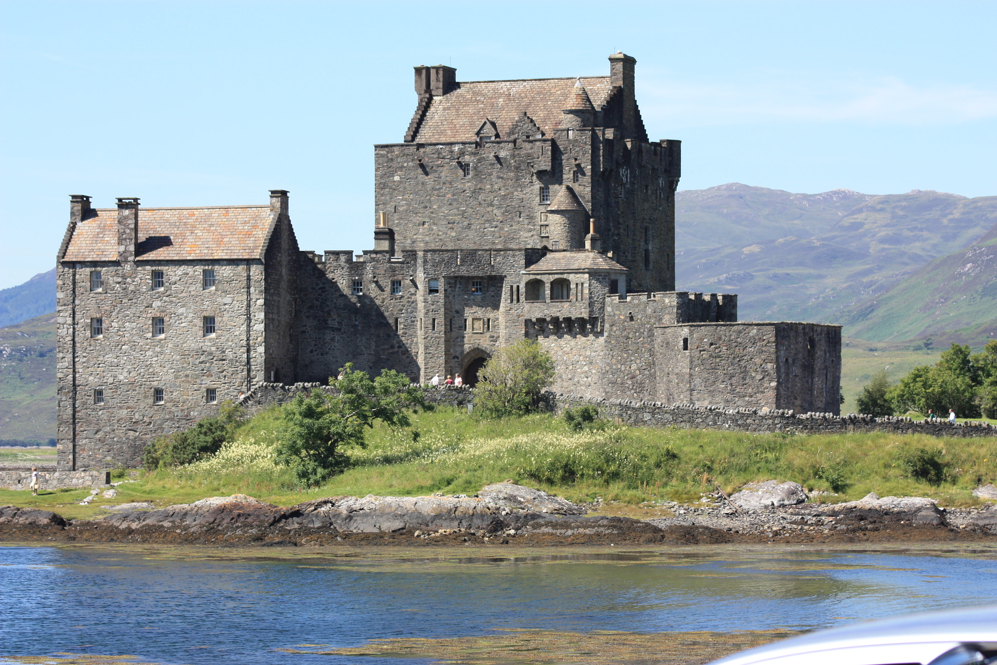 Canon EF 75-300mm f/4-5.6 USM sample photo. The "highlander castle" by day photography