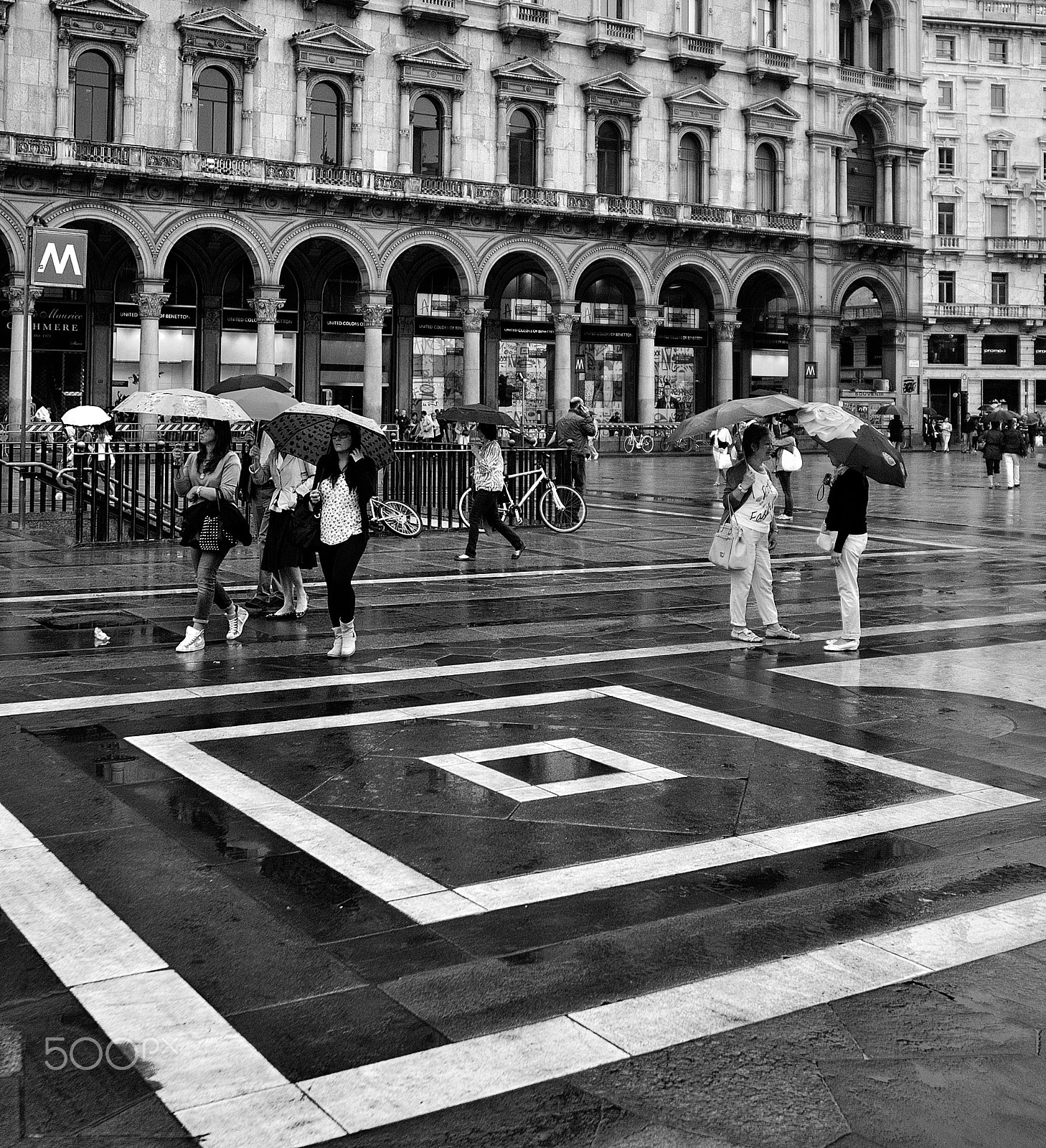 Sigma 17-35mm F2.8-4 EX DG  Aspherical HSM sample photo. A rainy day in milan. photography