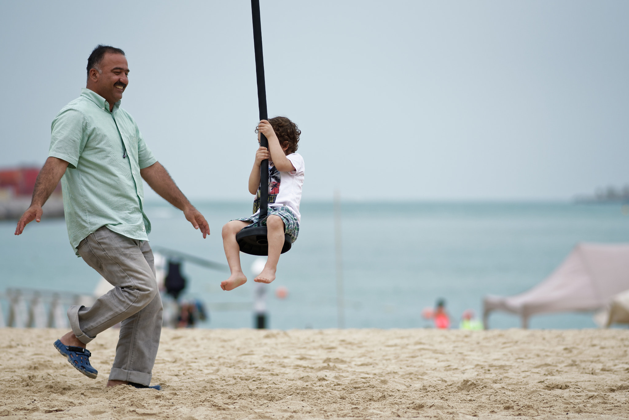 AF Nikkor 180mm f/2.8 IF-ED sample photo. Father and daughter in dubai marina photography