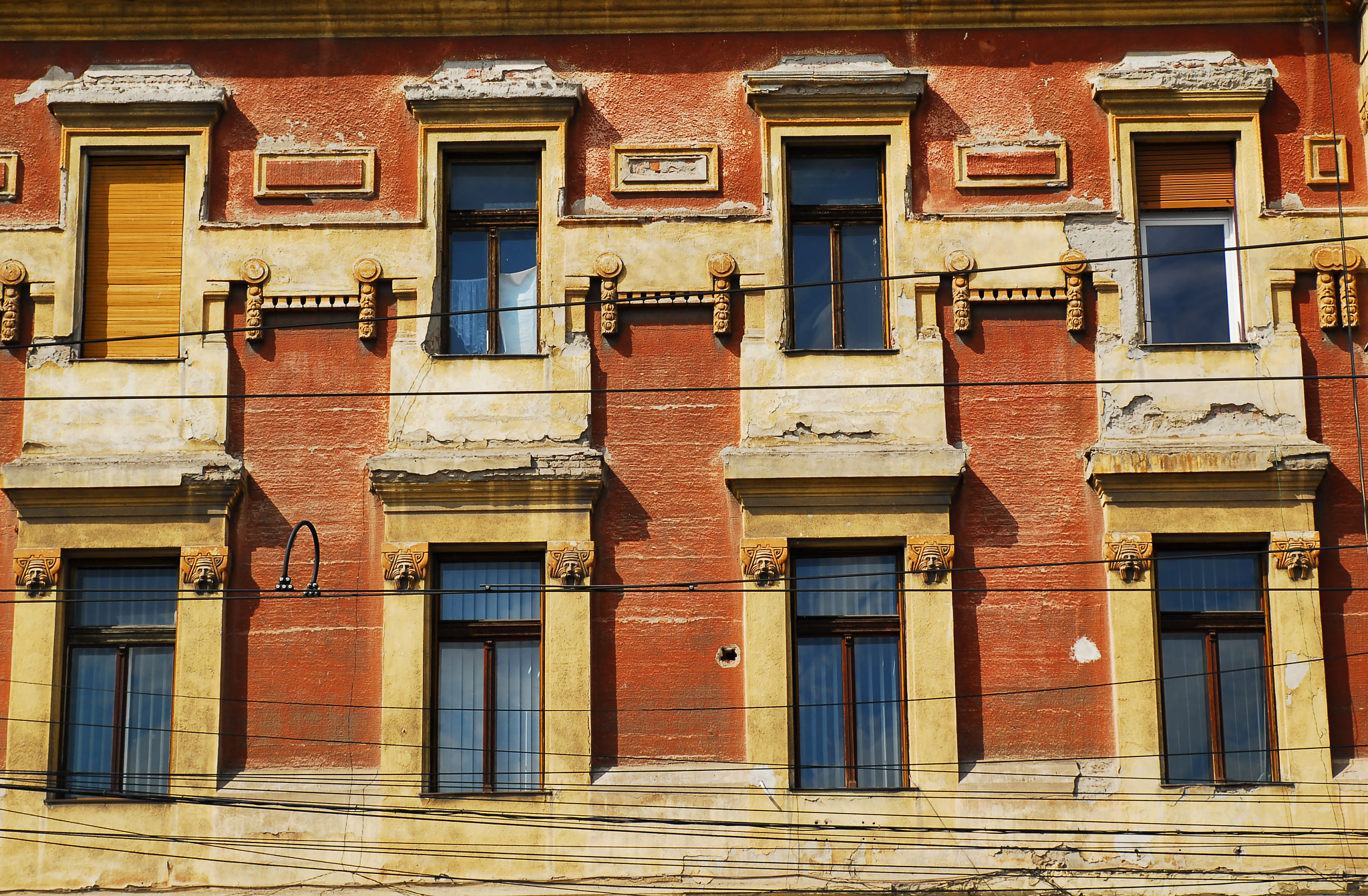 Nikon D200 sample photo. Timisoara windows photography