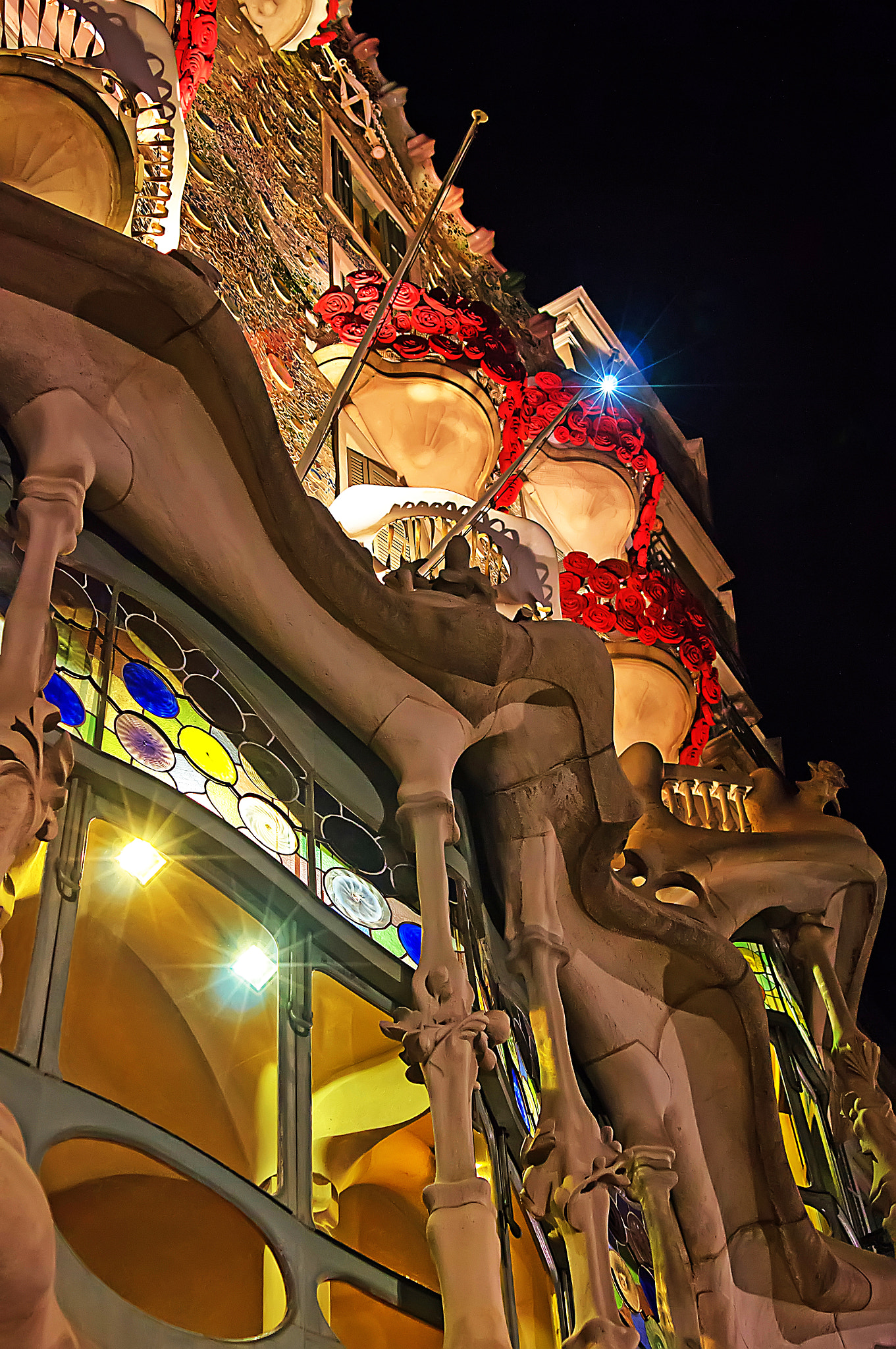 35-70mm F4 sample photo. Perspectiva en colores - casa batlló photography