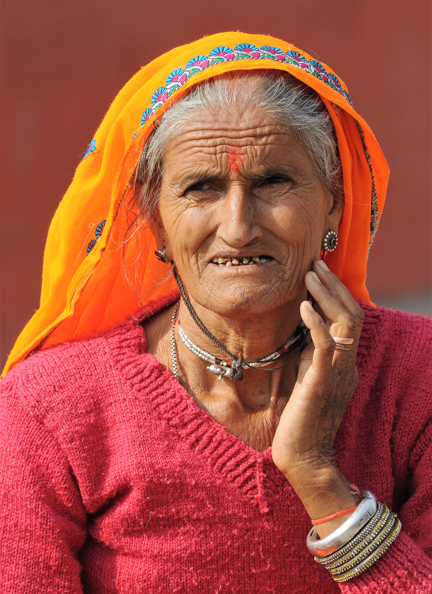 AF Zoom-Nikkor 70-300mm f/4-5.6D ED sample photo. Old lady photography