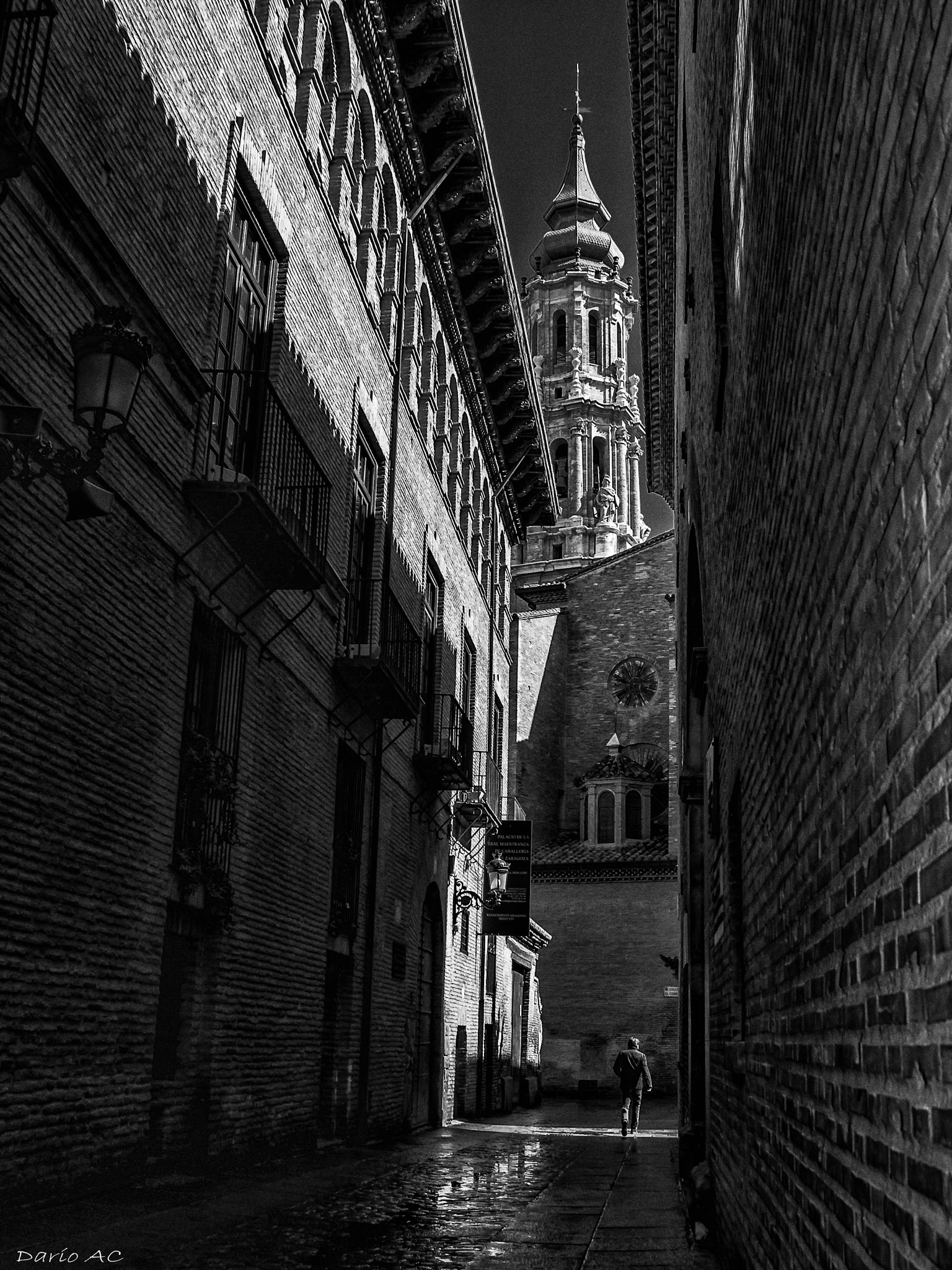 OLYMPUS 18mm-180mm Lens sample photo. Strolling through the old town photography