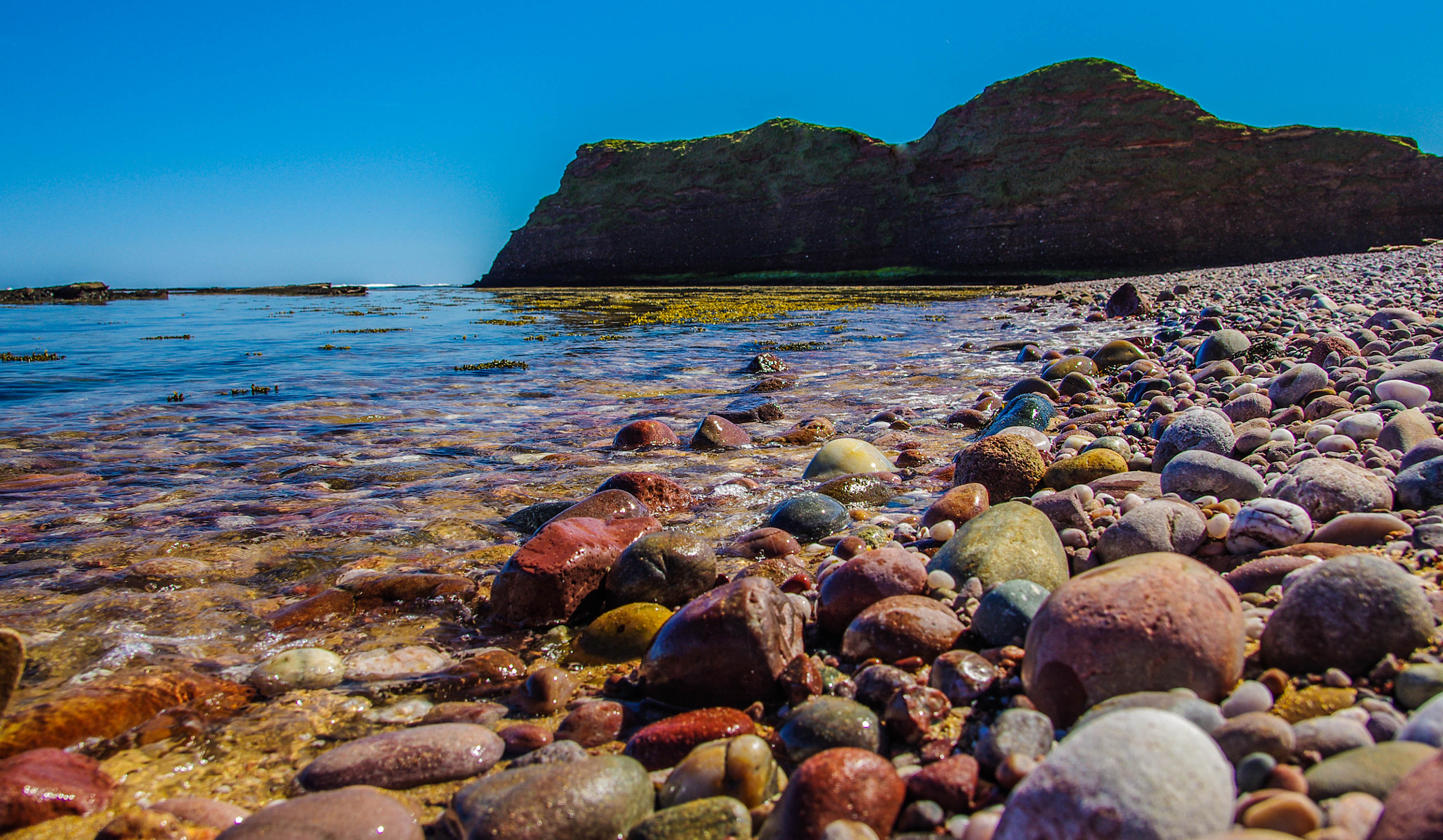 Sigma 17-50mm F2.8 EX DC HSM sample photo. Beach stones photography