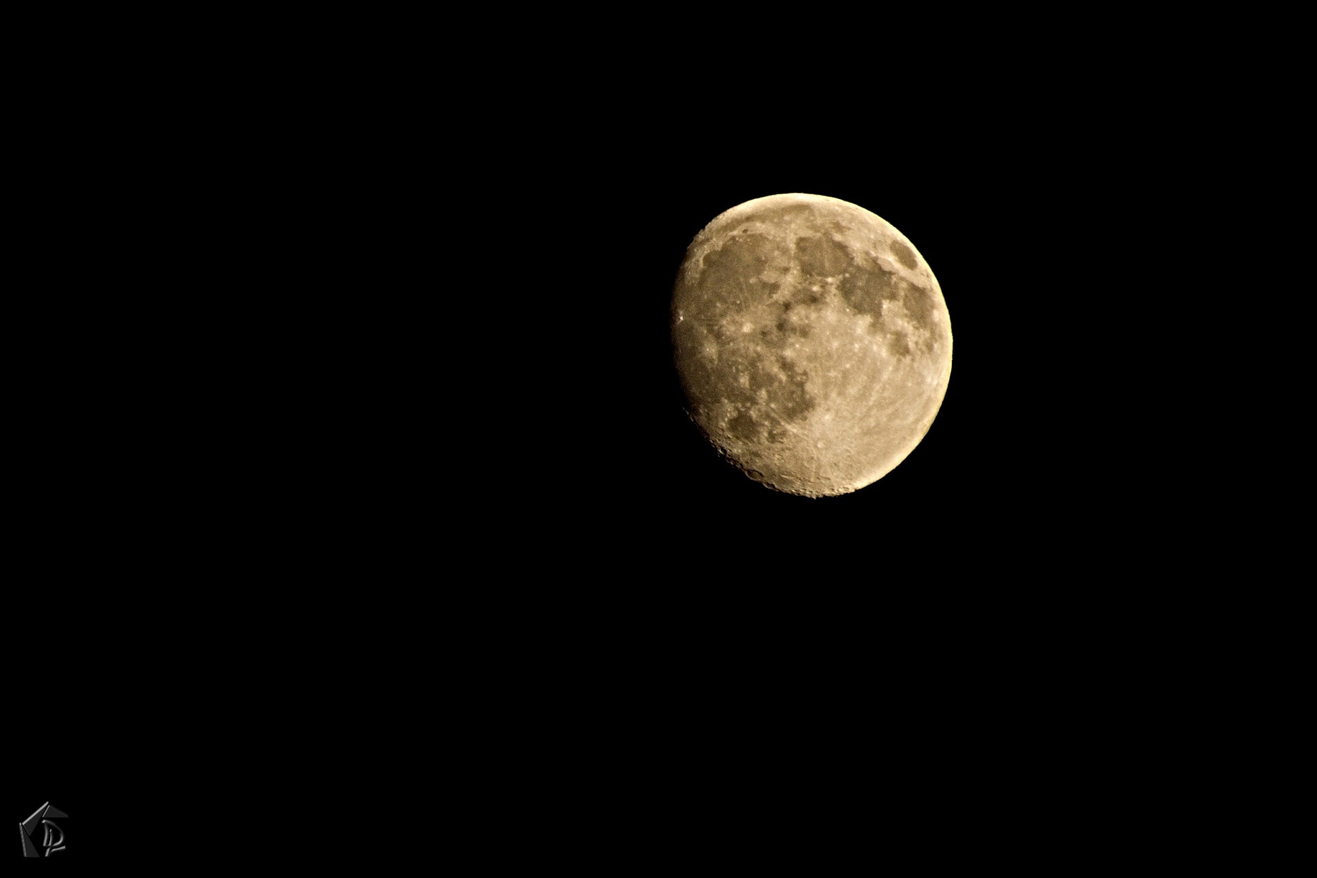 70.00 - 300.00 mm f/4.0 - 5.6 sample photo. The moon photography