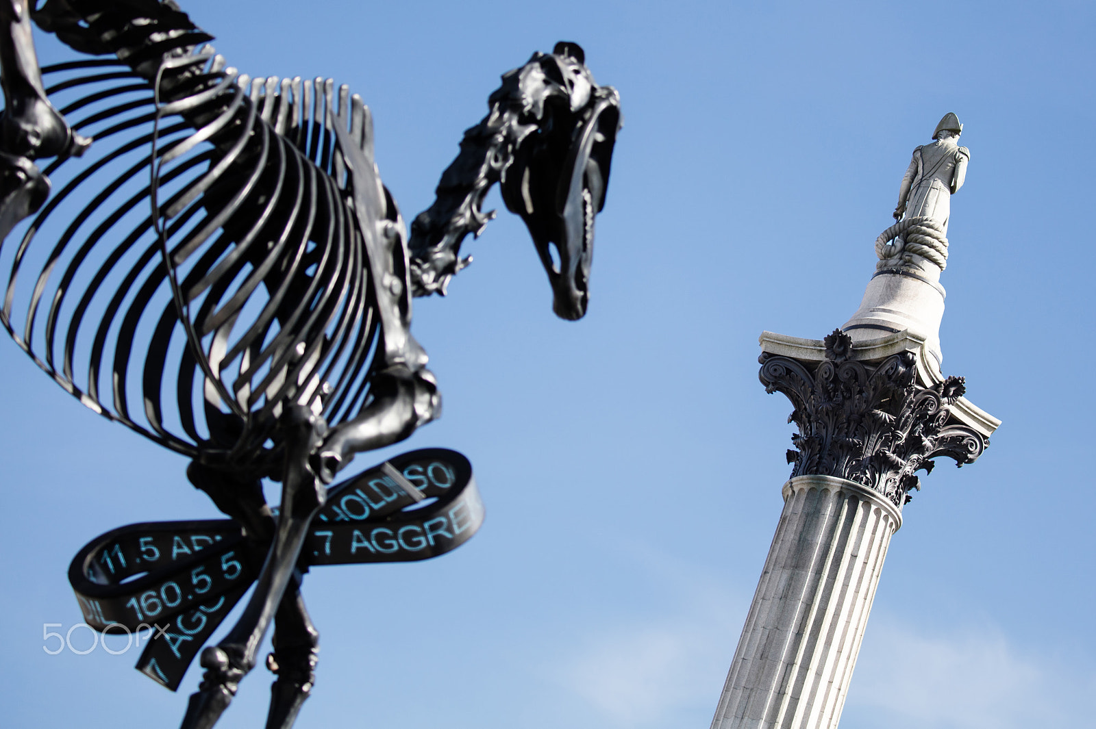Canon EOS 5DS + Canon EF 100-400mm F4.5-5.6L IS II USM sample photo. Nelsons column and dinosaur photography