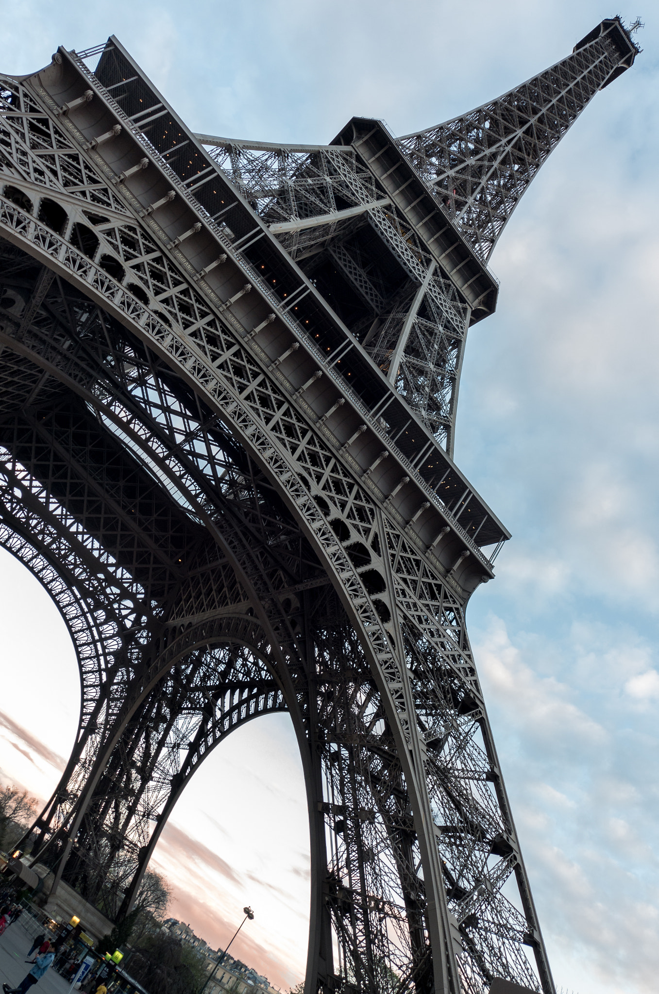 Sigma 8-16mm F4.5-5.6 DC HSM sample photo. Tour eiffel photography