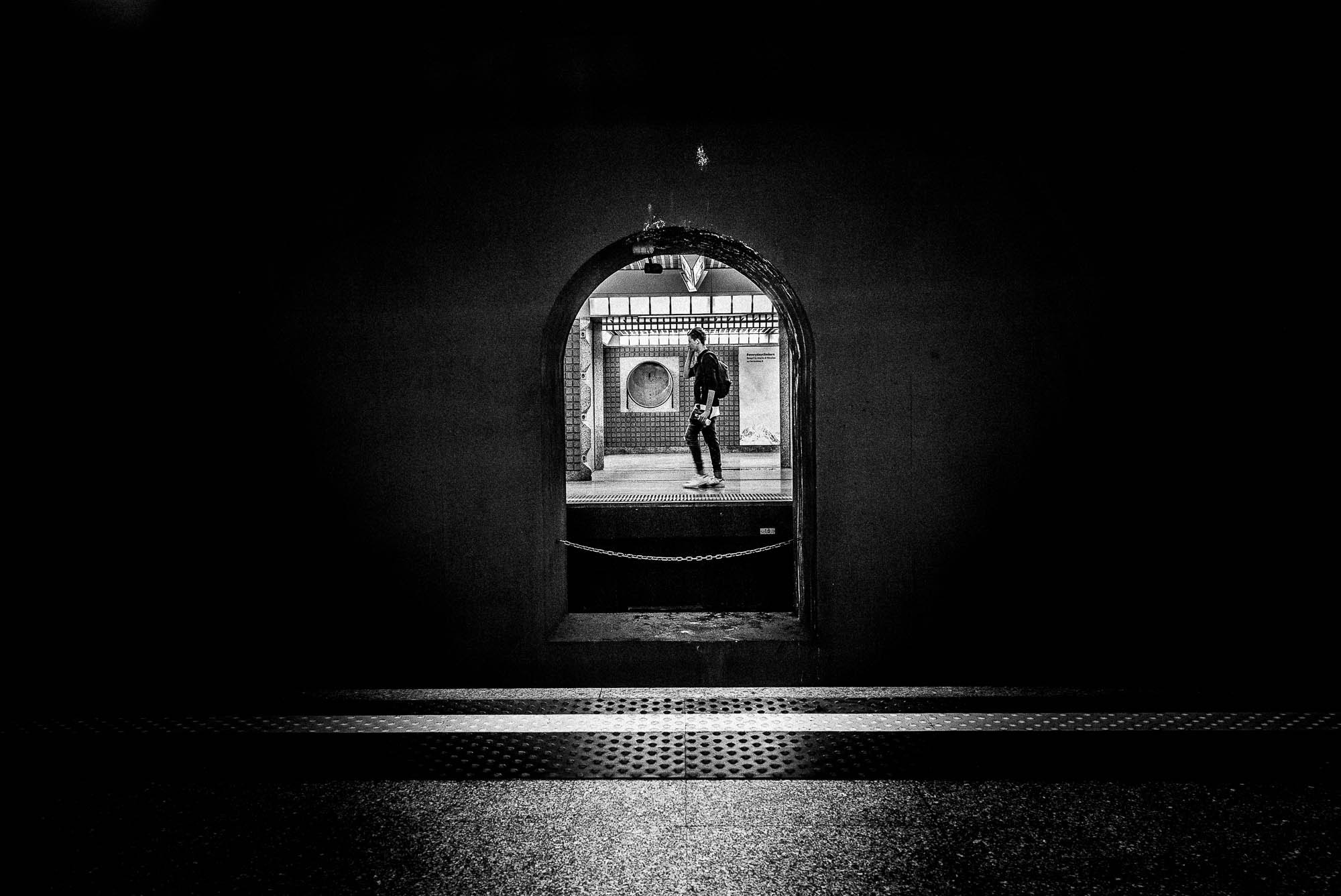 Summicron-M 1:2/28 ASPH. sample photo. Passage photography