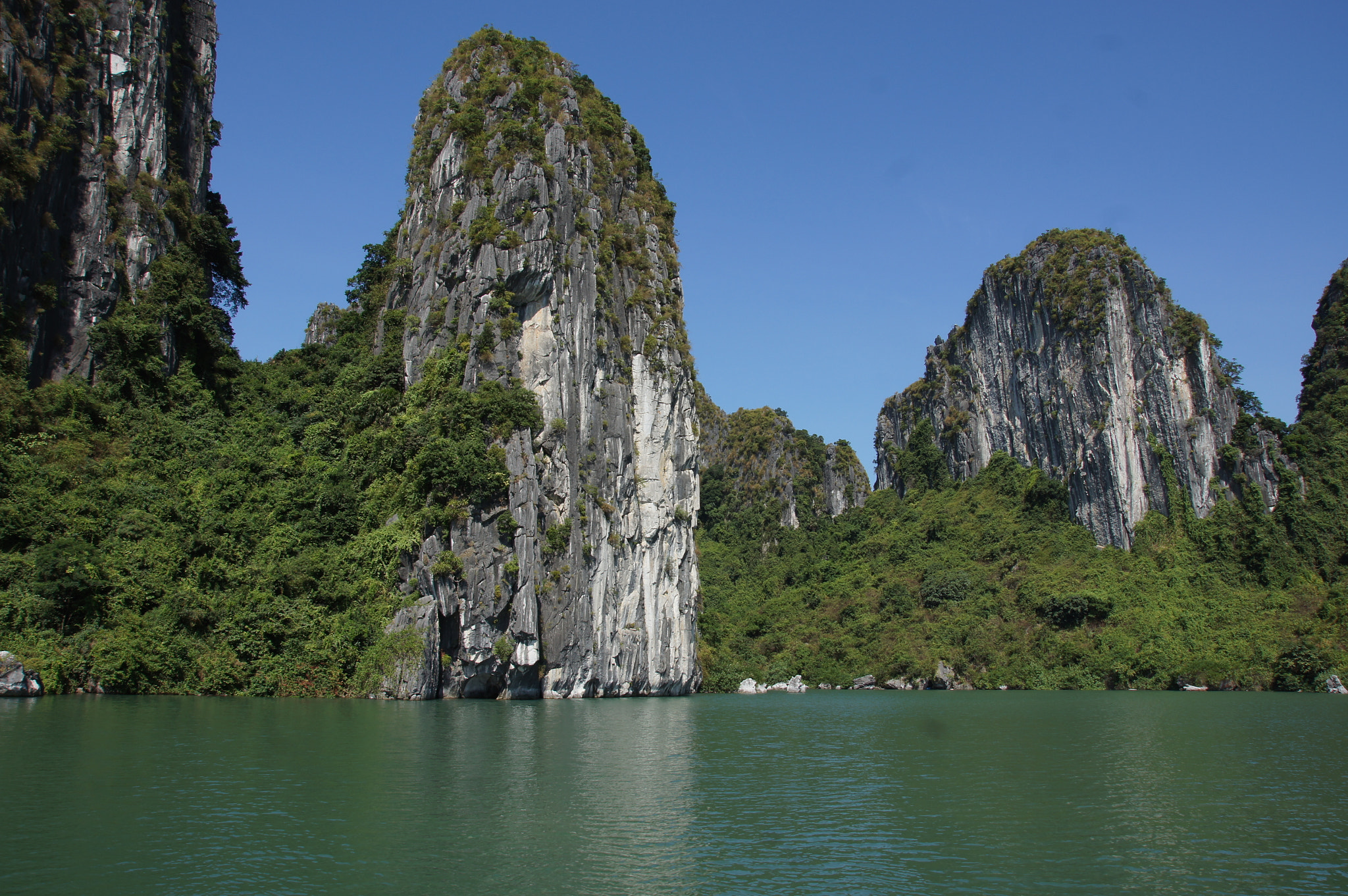 Sony Alpha DSLR-A580 sample photo. Halong bay photography