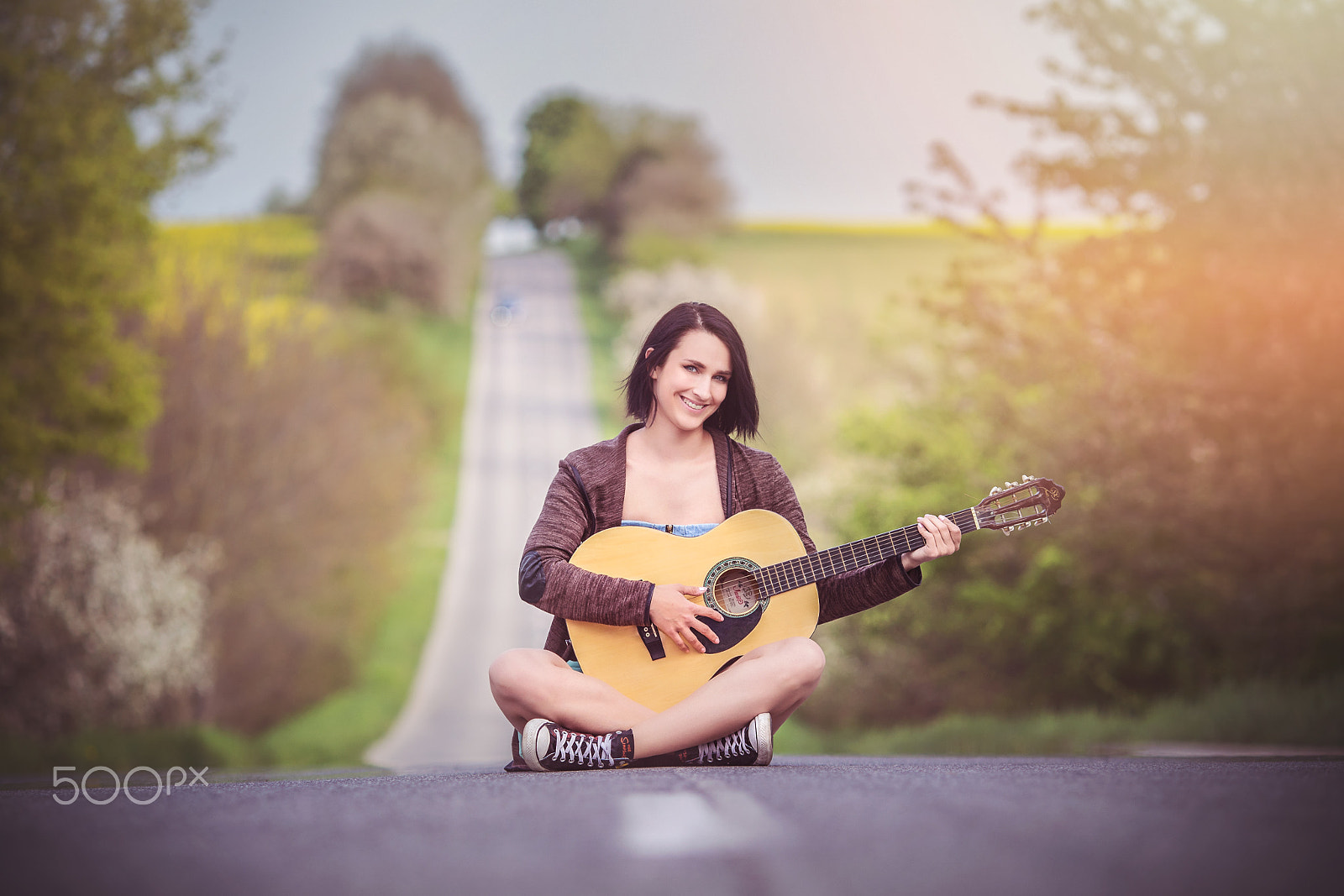 Canon EF 135mm F2L USM sample photo. Music on the road photography