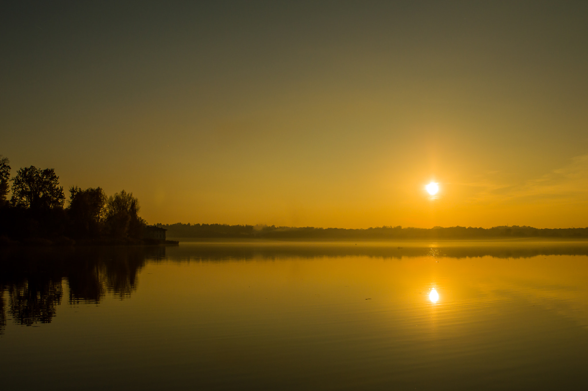 Tamron SP 24-70mm F2.8 Di VC USD sample photo. The sun in the mirror photography