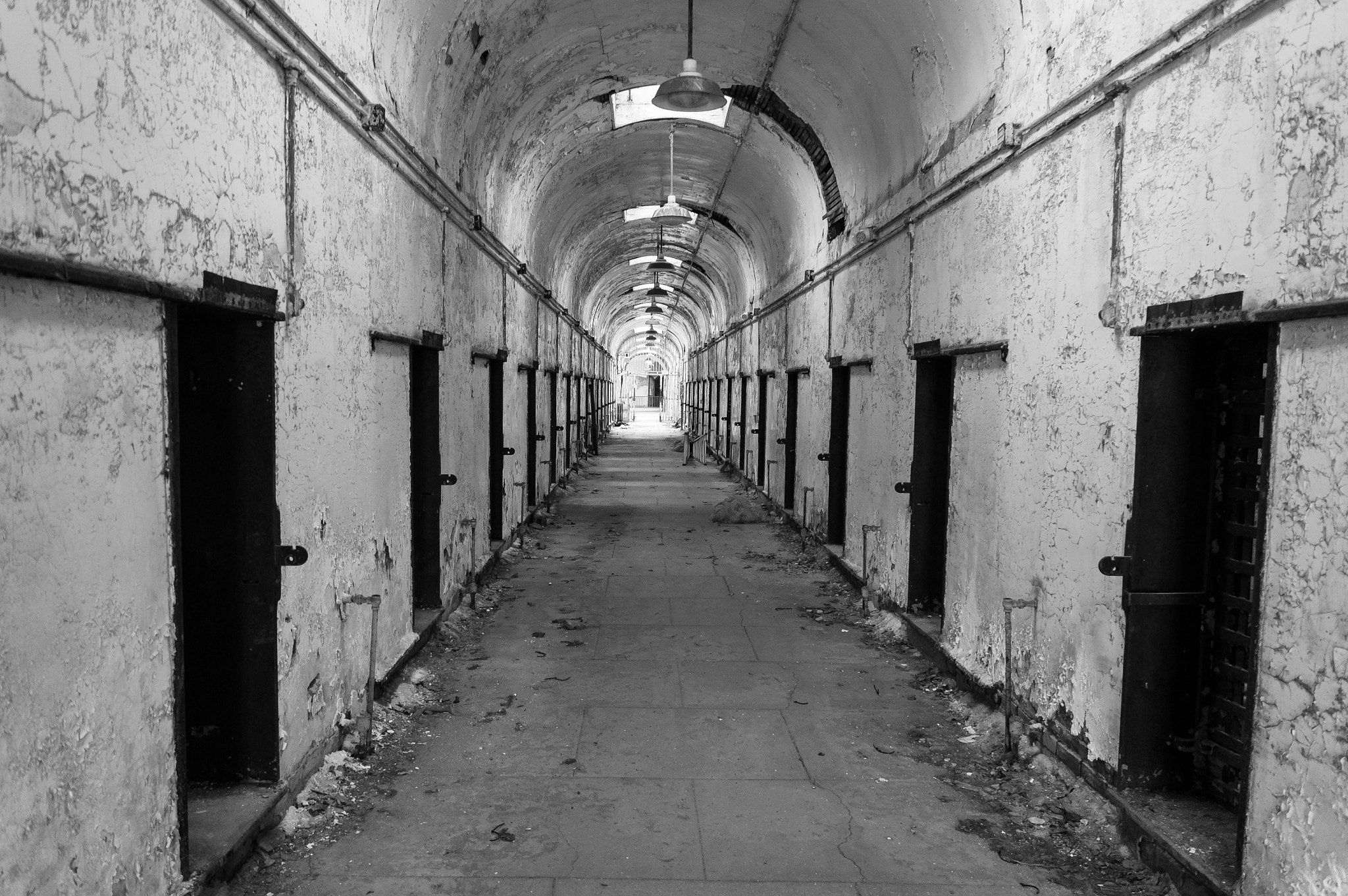 Sony SLT-A37 + Sony DT 16-50mm F2.8 SSM sample photo. Forgotten hallway photography