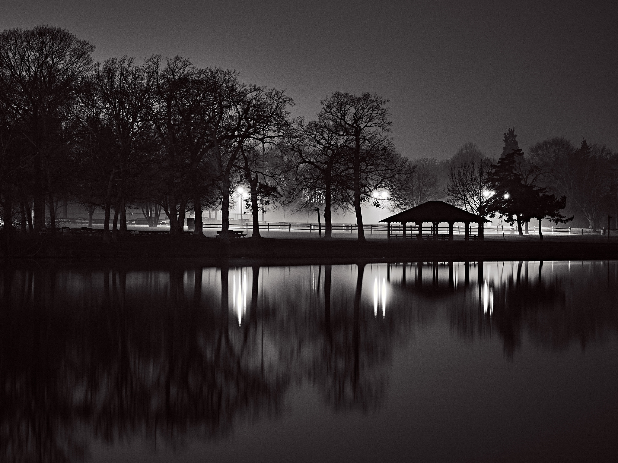 Olympus OM-D E-M10 + Olympus M.Zuiko Digital ED 75mm F1.8 sample photo. Foggy night on the lake photography