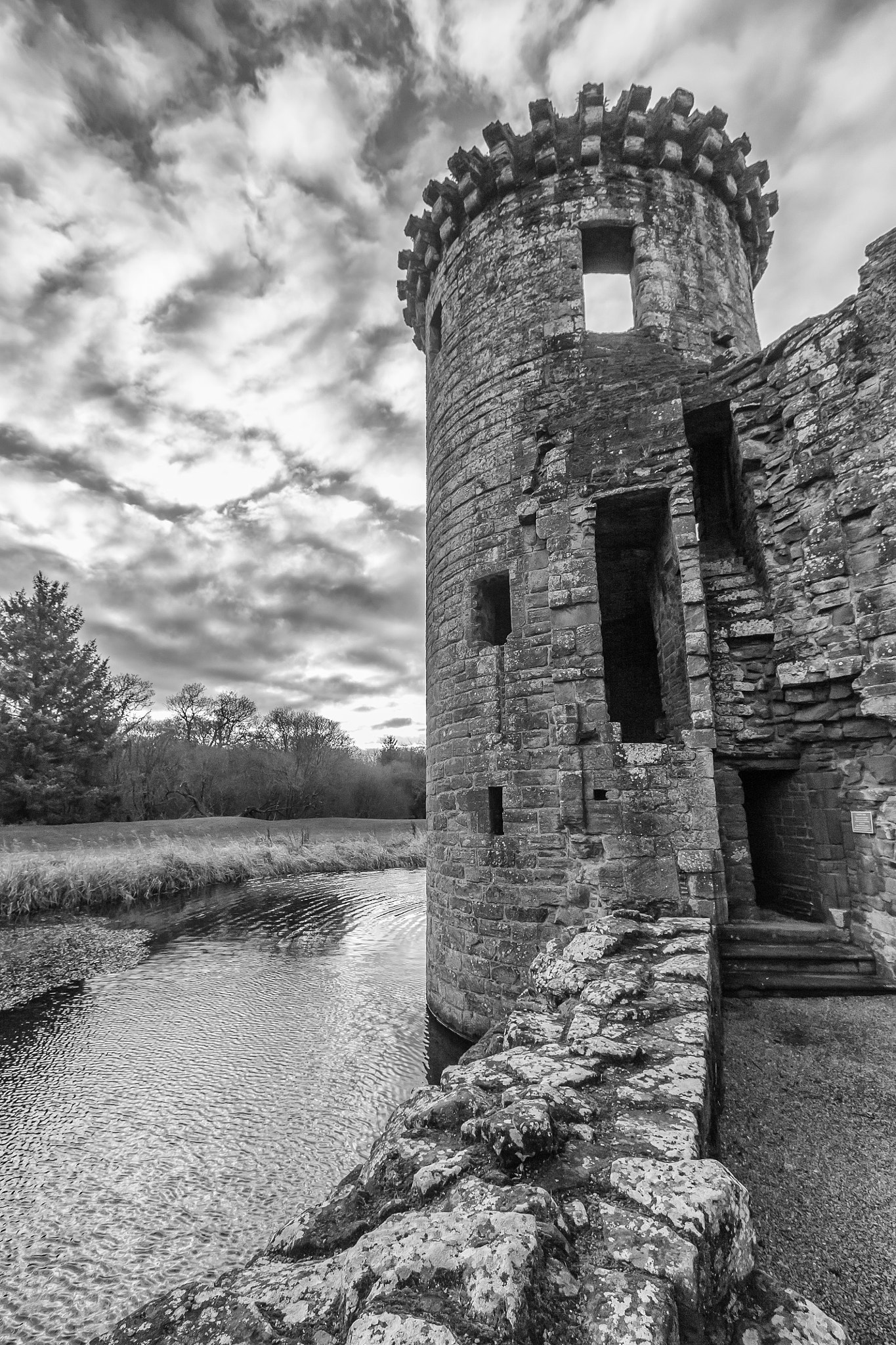 Canon EOS 450D (EOS Rebel XSi / EOS Kiss X2) sample photo. Caerlaverock castle turret photography
