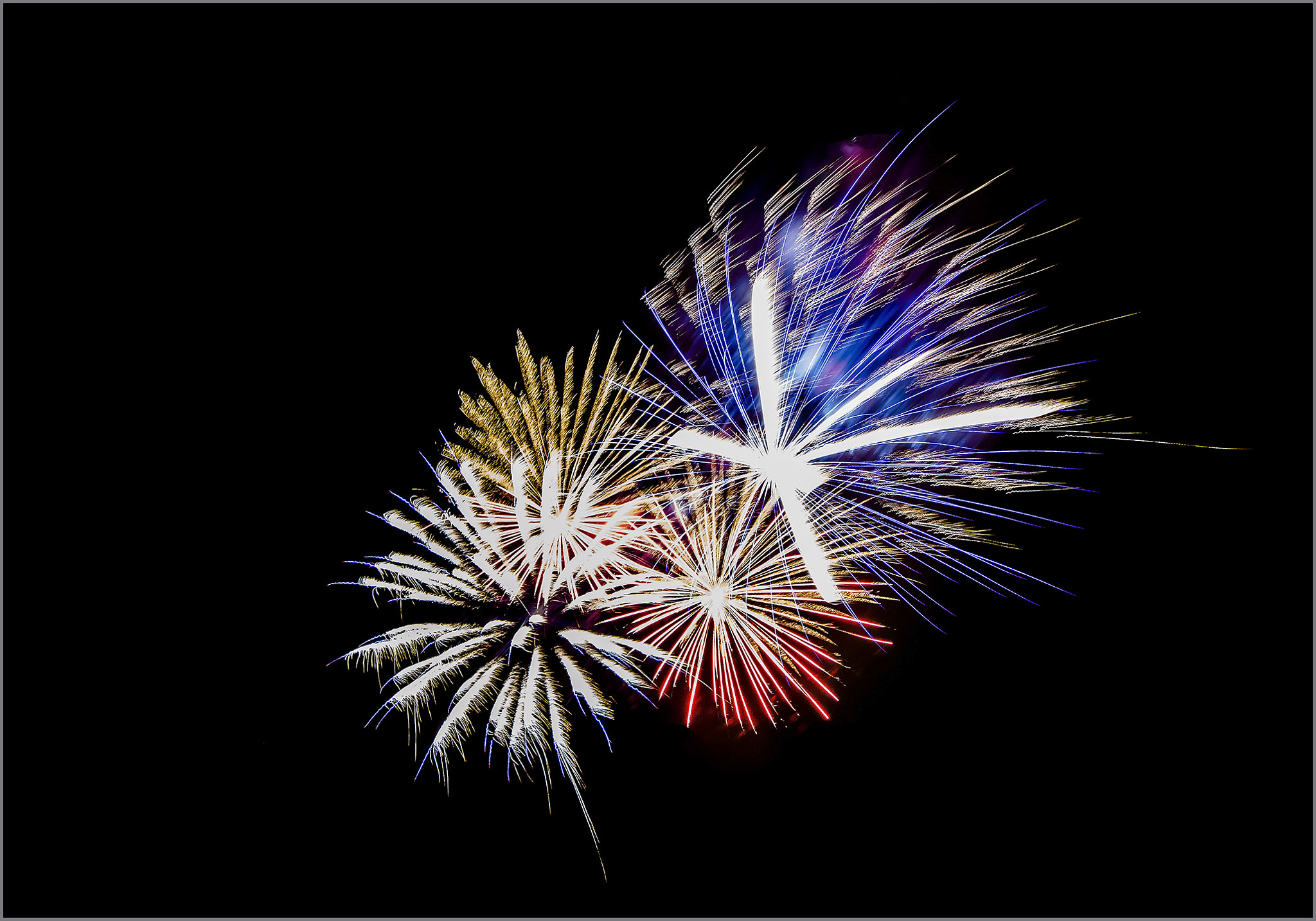 Minolta AF 28-80mm F3.5-5.6 II sample photo. Firework photography