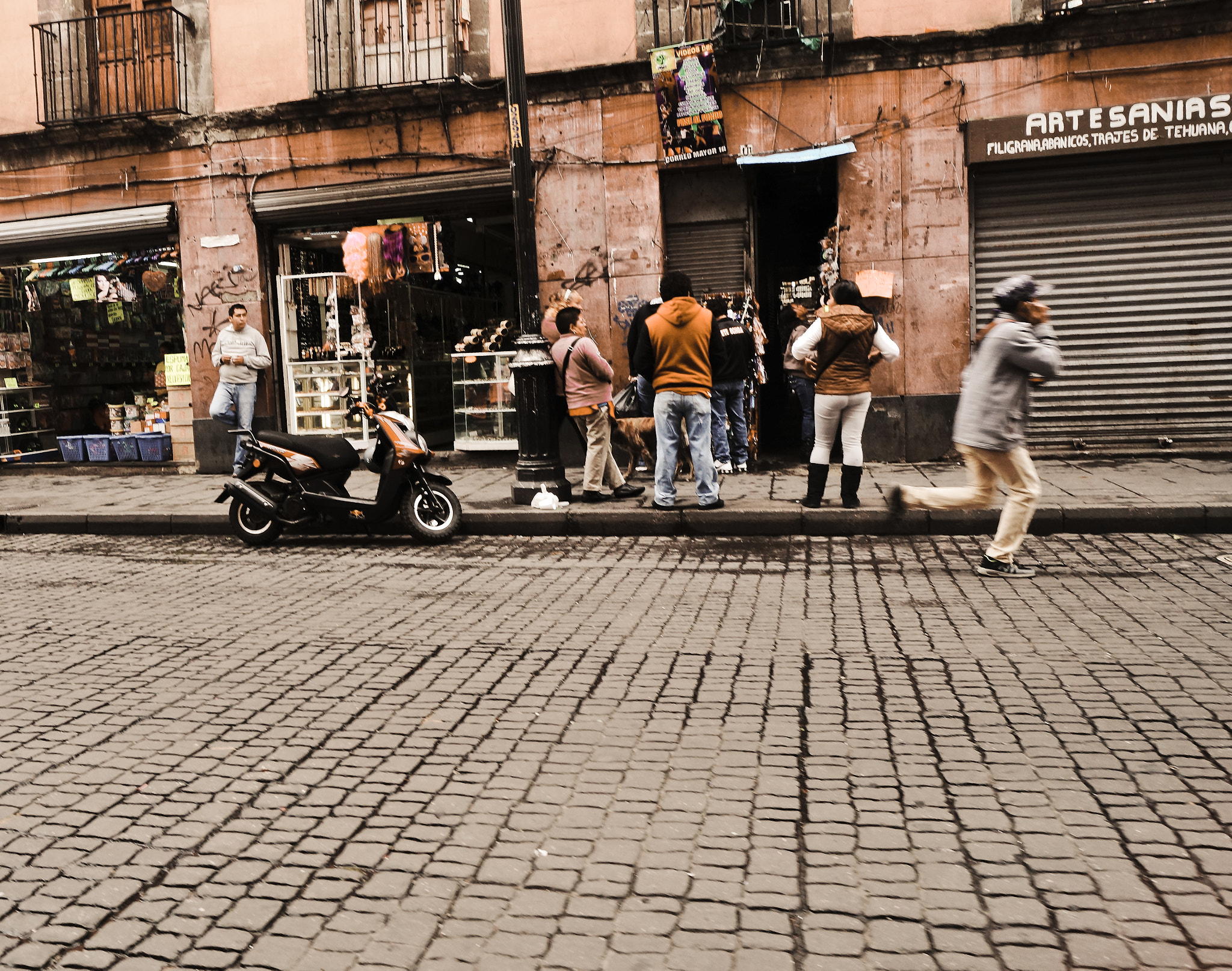 Sony SLT-A99V sample photo. En el centro photography