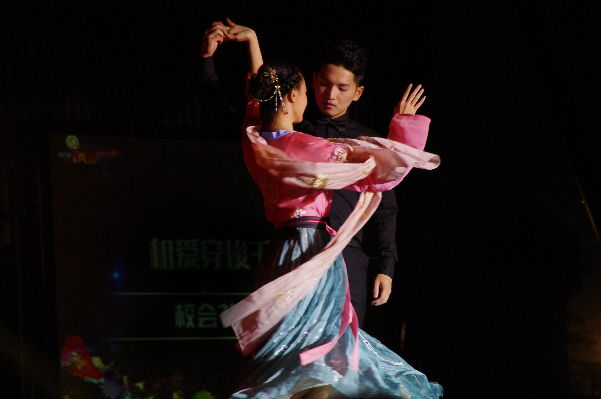 Pentax K-r sample photo. Dancers photography