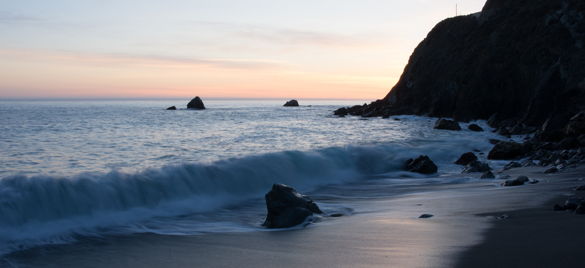 Pentax K-3 II + HD Pentax DA 21mm F3.2 AL Limited sample photo. Incoming wave photography