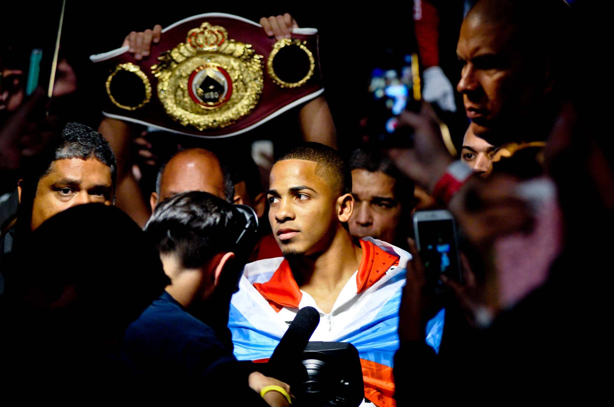 AF Zoom-Nikkor 80-200mm f/2.8 ED sample photo. Felix verdejo walks to the ring photography