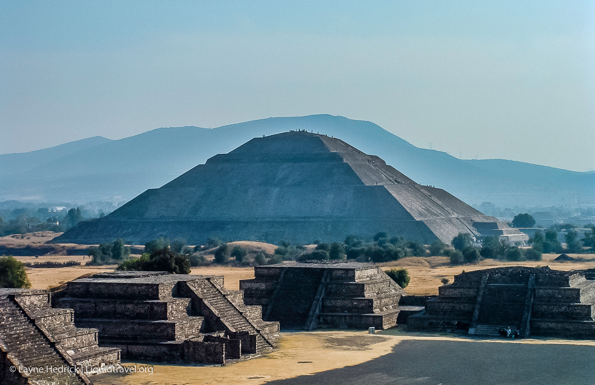 Fujifilm FinePix 3800 sample photo. Teotihuacan photography