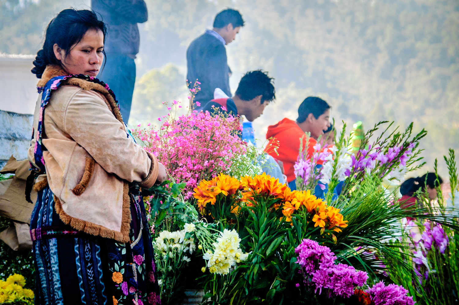 Nikon D70 sample photo. Flower seller, chichicastenango, guatemala photography