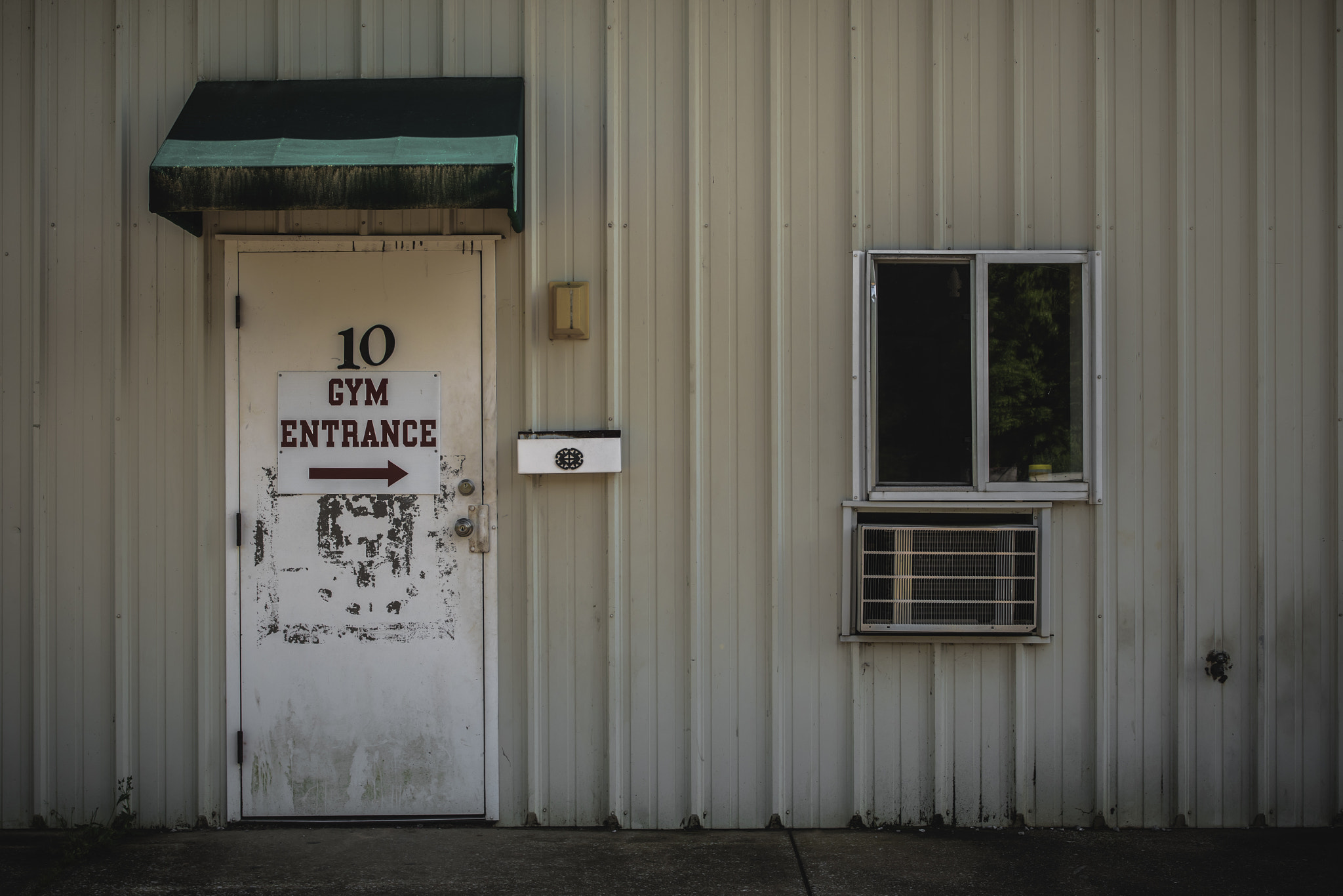 Canon EF 400mm f/2.8L sample photo. Gym entrance photography