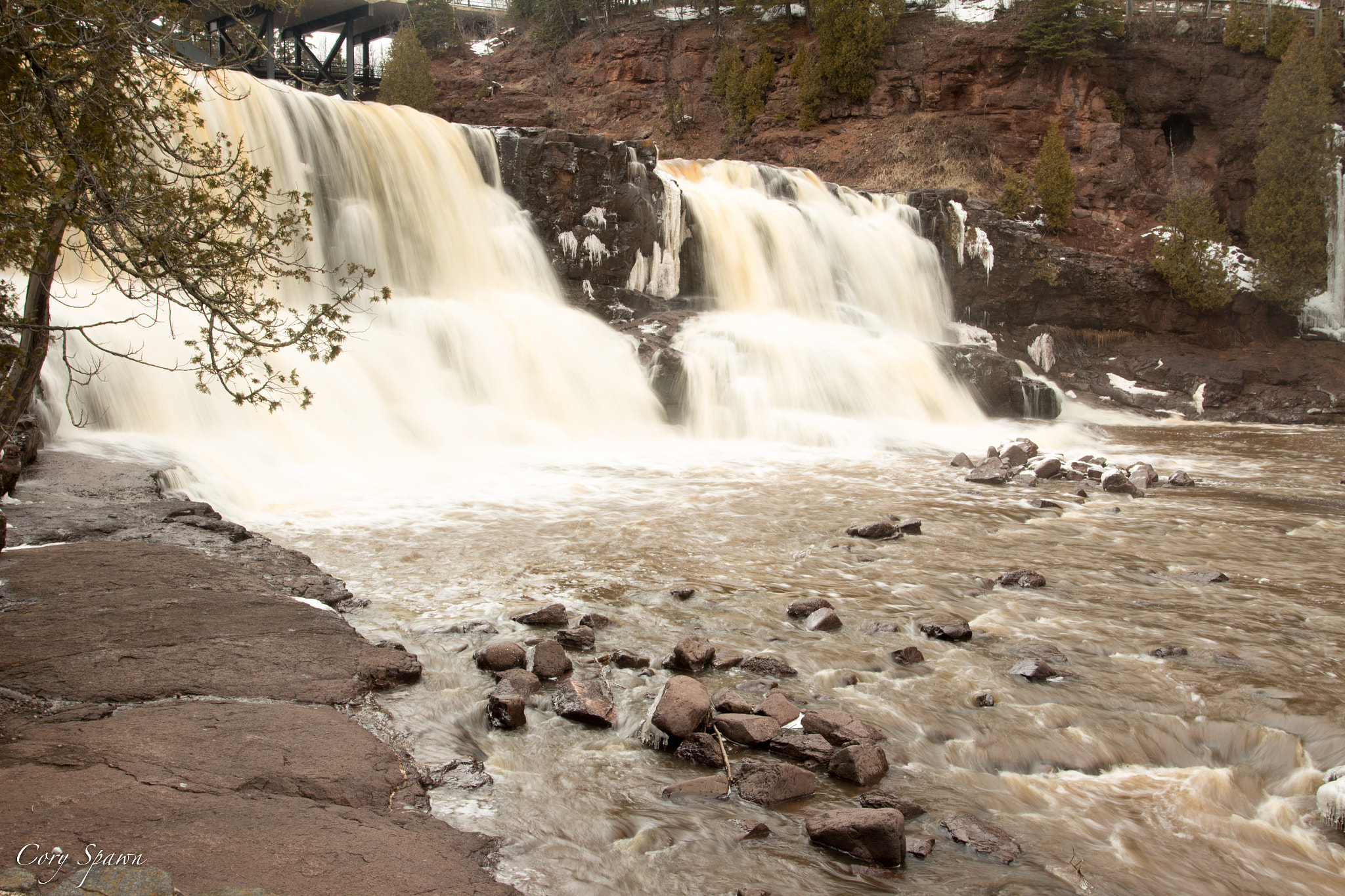 Canon EOS 700D (EOS Rebel T5i / EOS Kiss X7i) + Canon EF 17-40mm F4L USM sample photo. Gooseberry falls photography