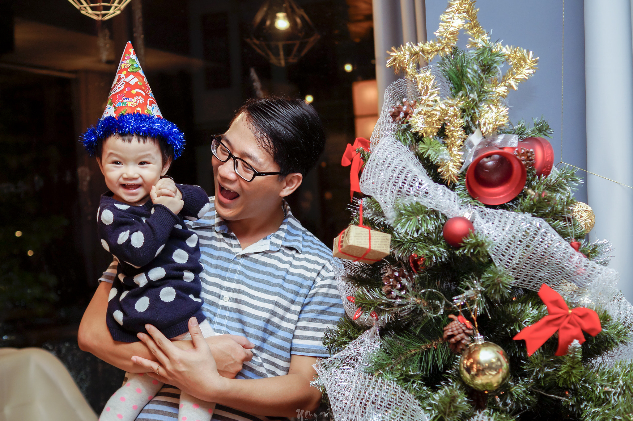 Sony SLT-A58 + Sony DT 35mm F1.8 SAM sample photo. Nấm with her father on christmas party photography