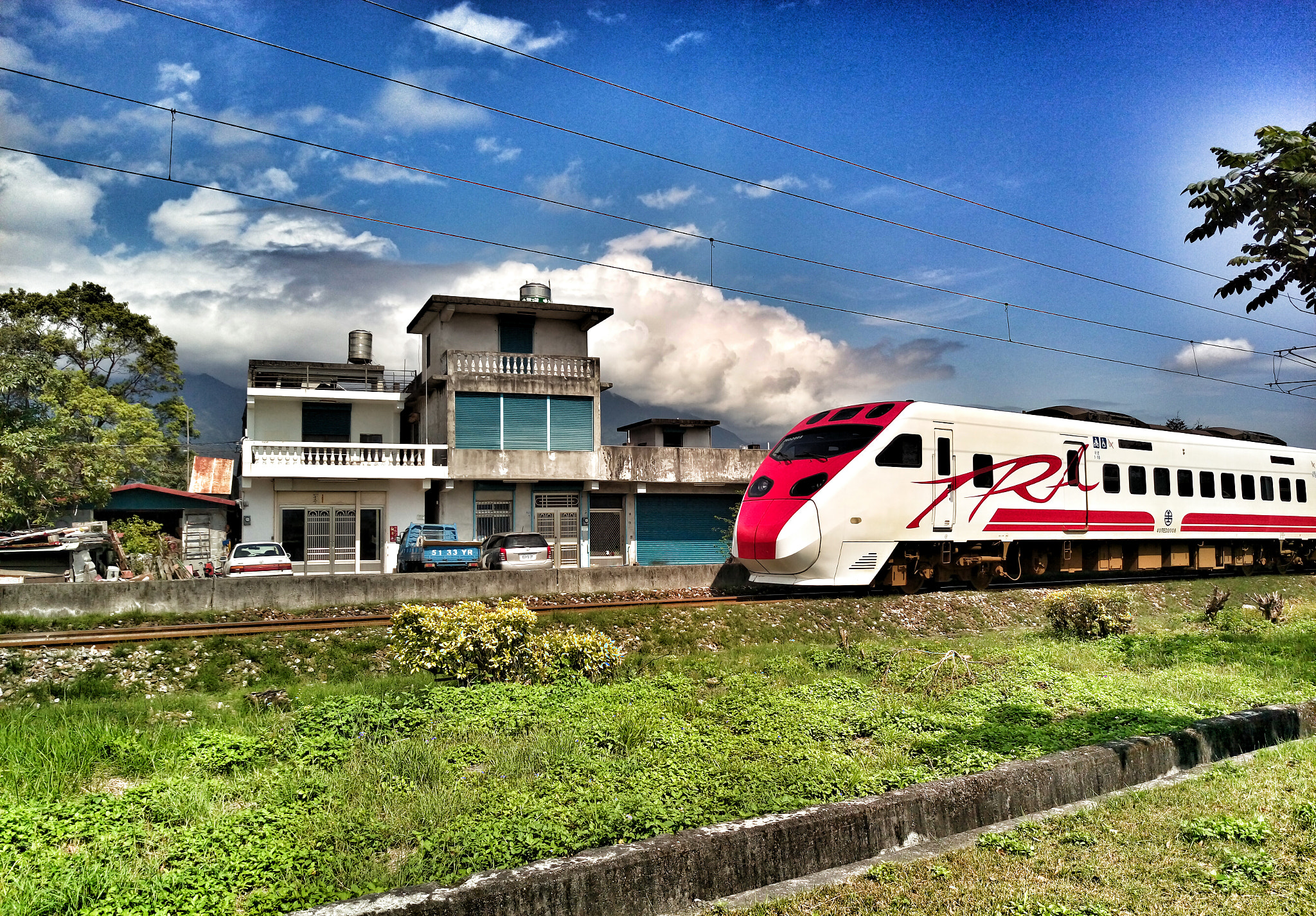 HTC ONE M9+ sample photo. Taiwanese rail temu2000 photography