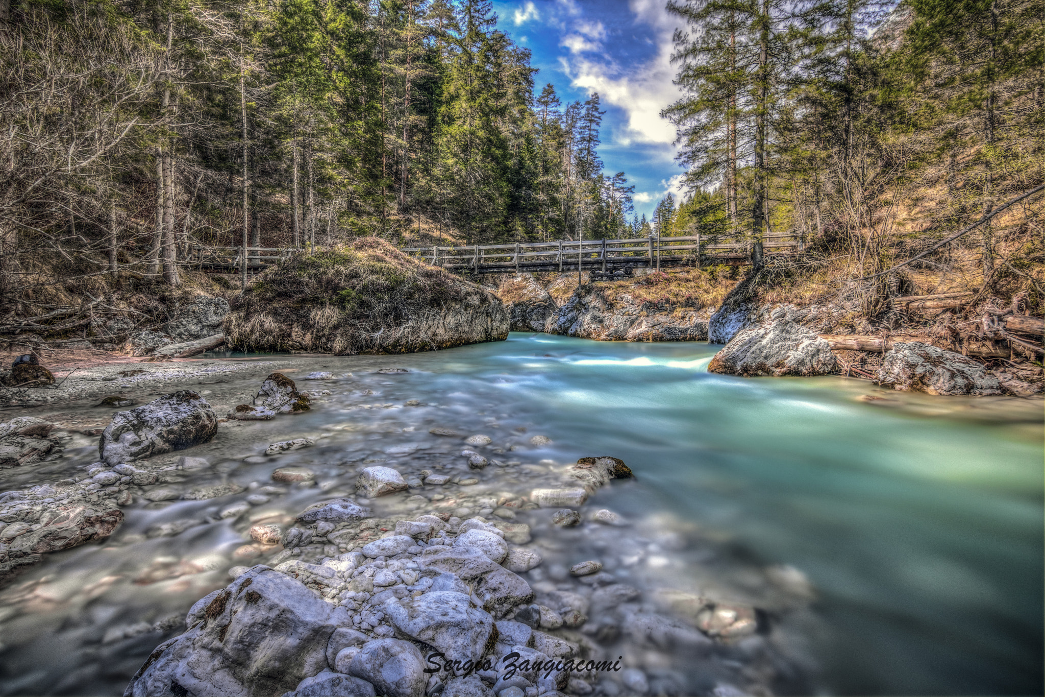 Canon EOS 750D (EOS Rebel T6i / EOS Kiss X8i) sample photo. Inside the river photography