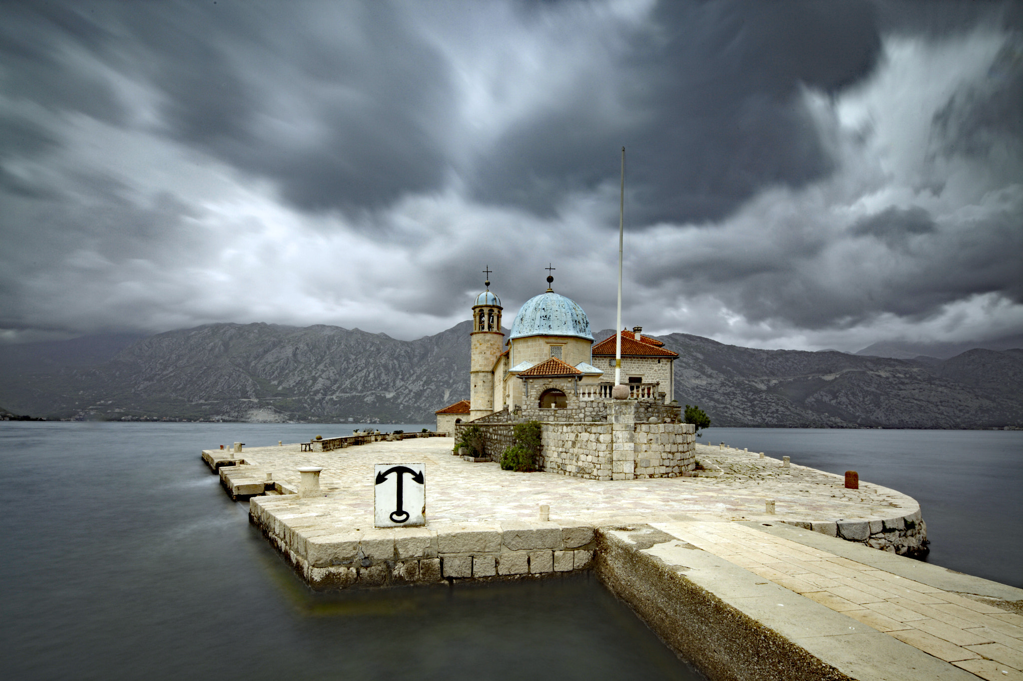 Canon TS-E 17mm F4L Tilt-Shift sample photo. Our lady of rock photography
