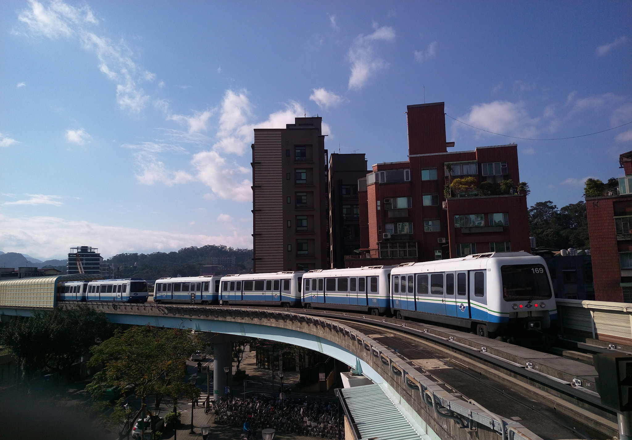 HTC ONE M9+ sample photo. Metro taipei photography