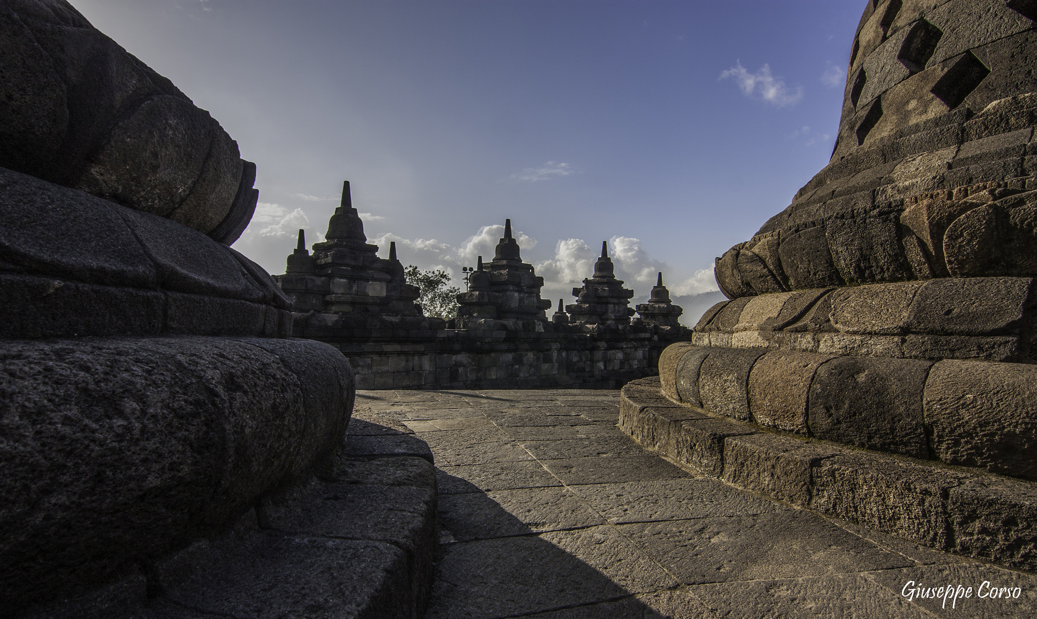 Canon EOS 450D (EOS Rebel XSi / EOS Kiss X2) sample photo. Borobudur inside photography