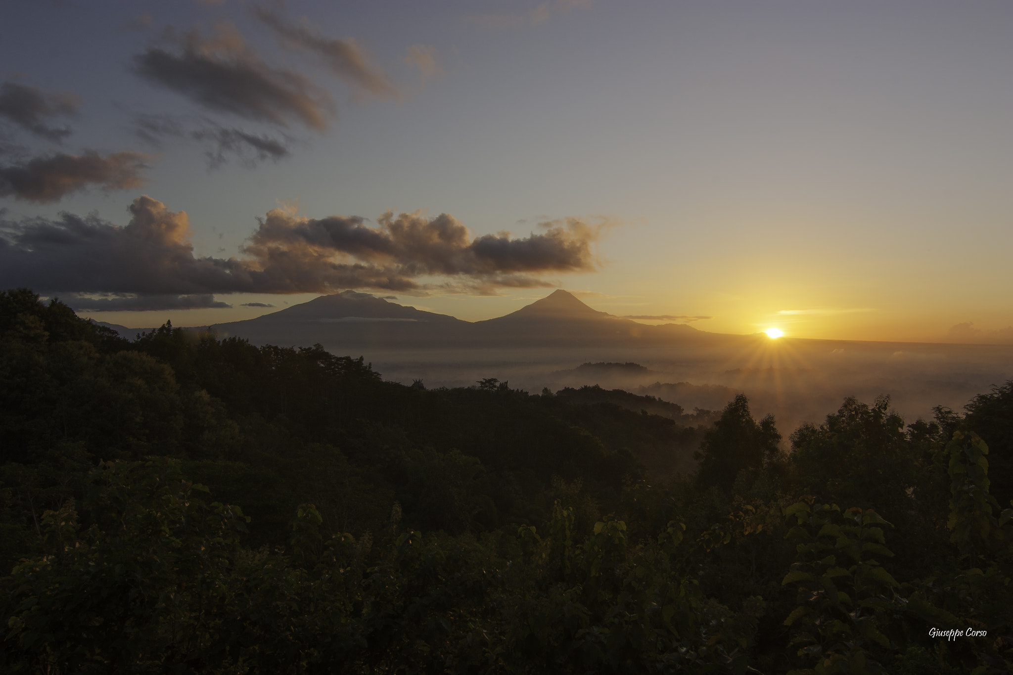 Canon EOS 450D (EOS Rebel XSi / EOS Kiss X2) sample photo. Borobudur sunrise photography