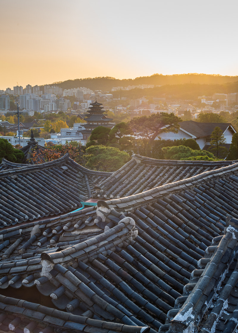Nikon Df + Nikon AF Nikkor 50mm F1.4D sample photo. Sunset from a rooftop teahouse in seoul photography